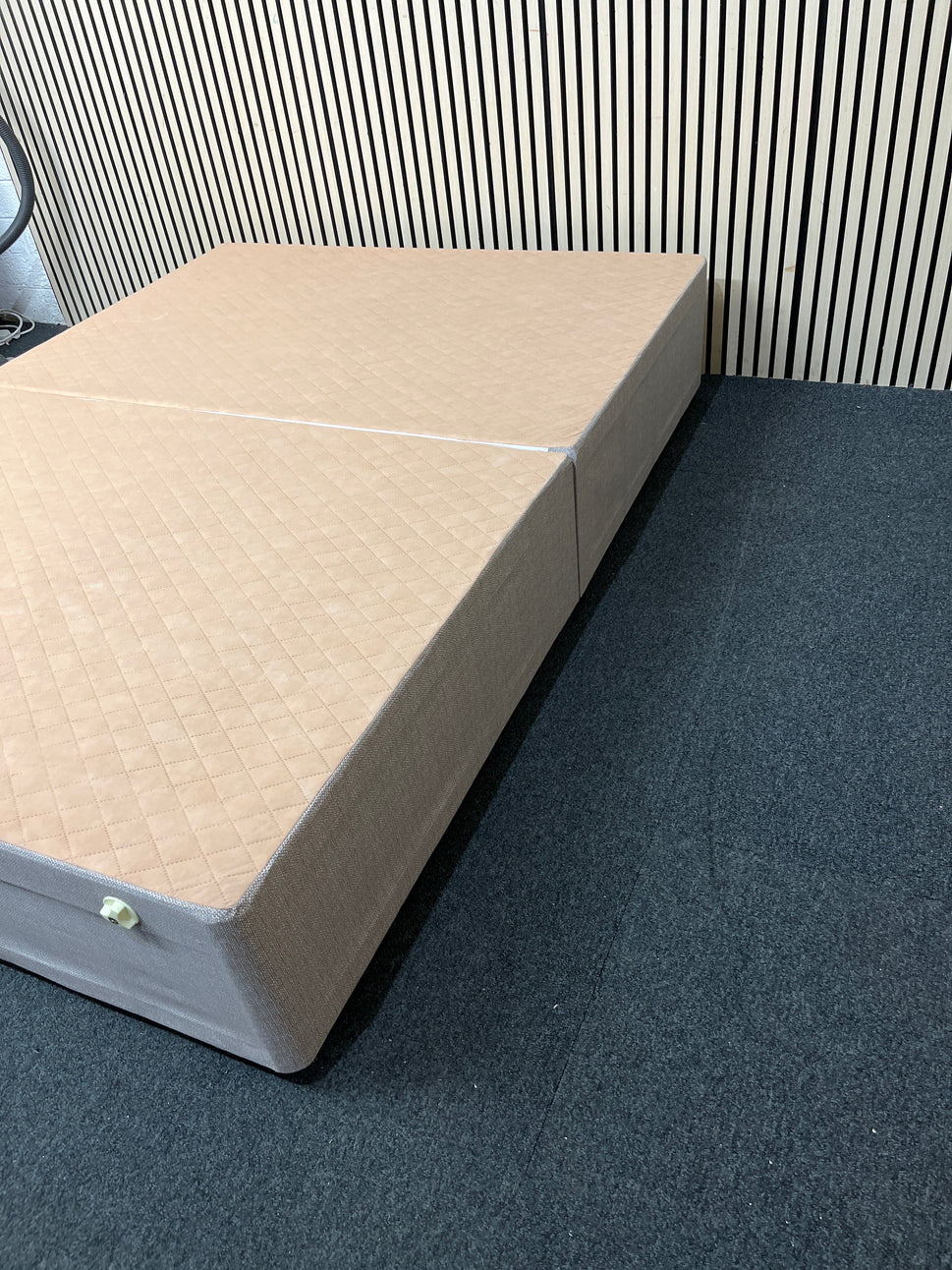 5ft grey fabric divan base (KING) 3126