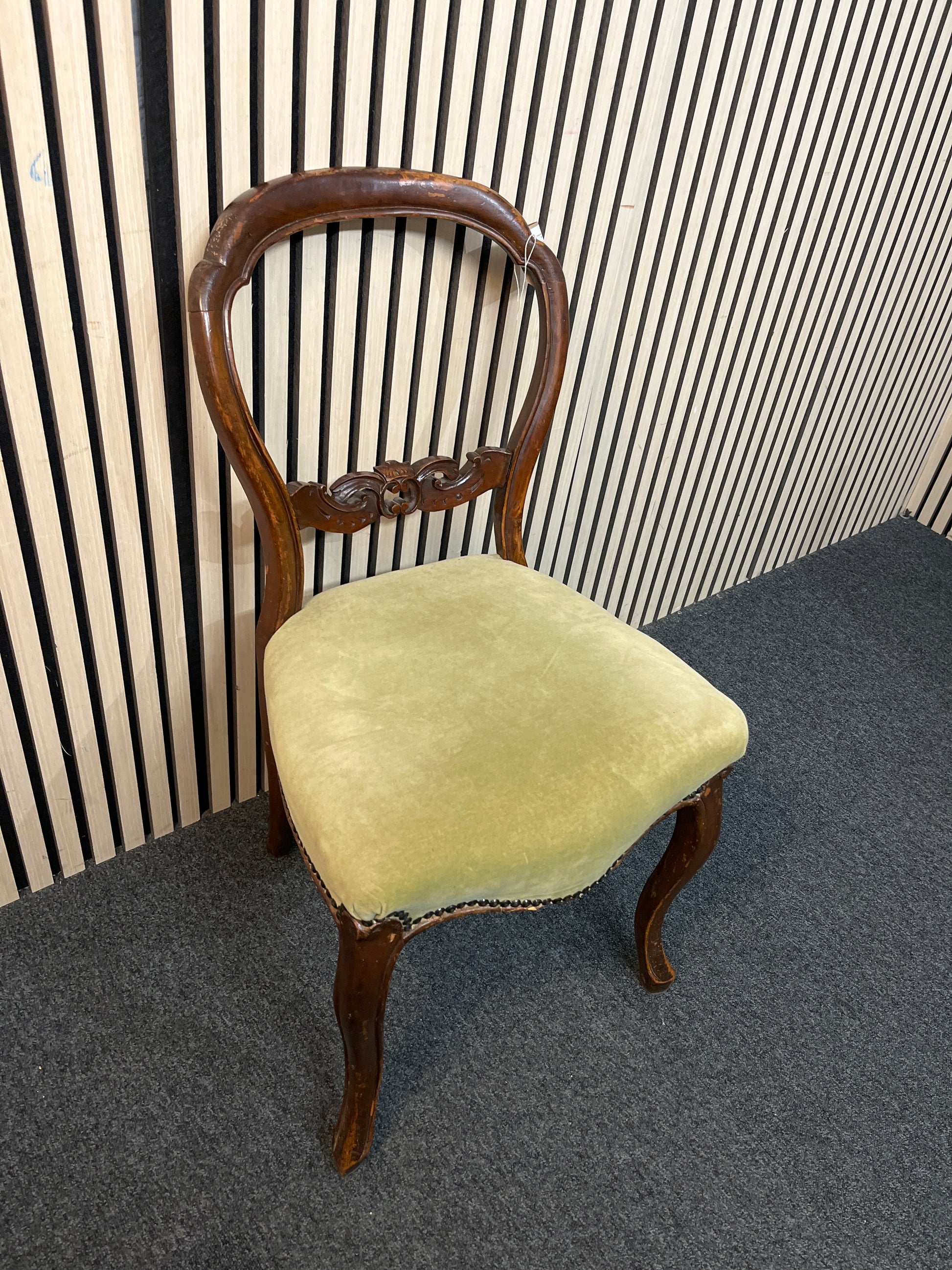 Mahogany framed spoon back dining chair with green seat fabric 2425