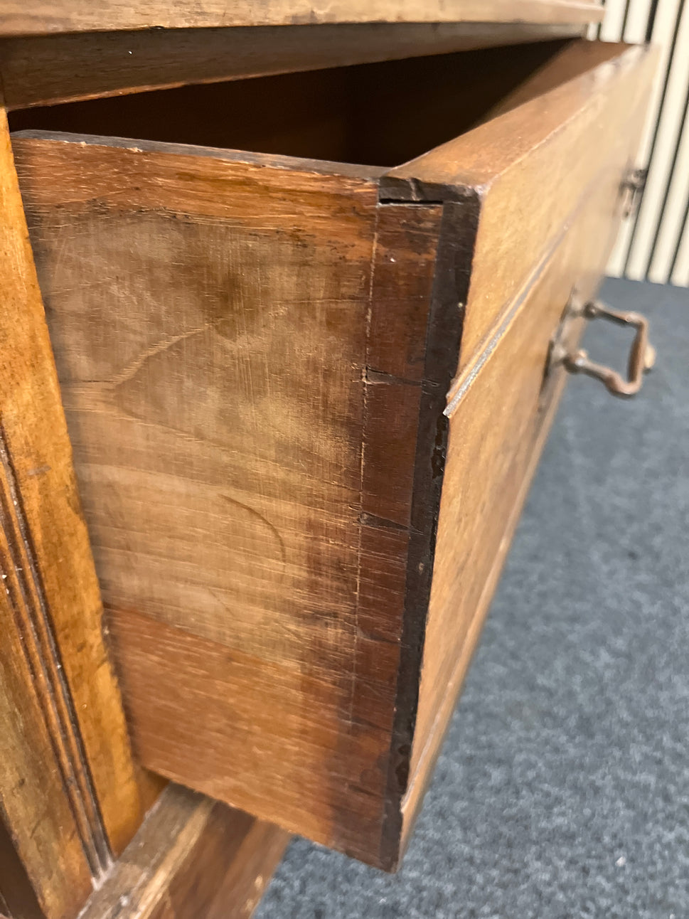 Antique dark mahogany tall ornate single door wardrobe with details (H 200 x W 112 x D 50 cm) 1425