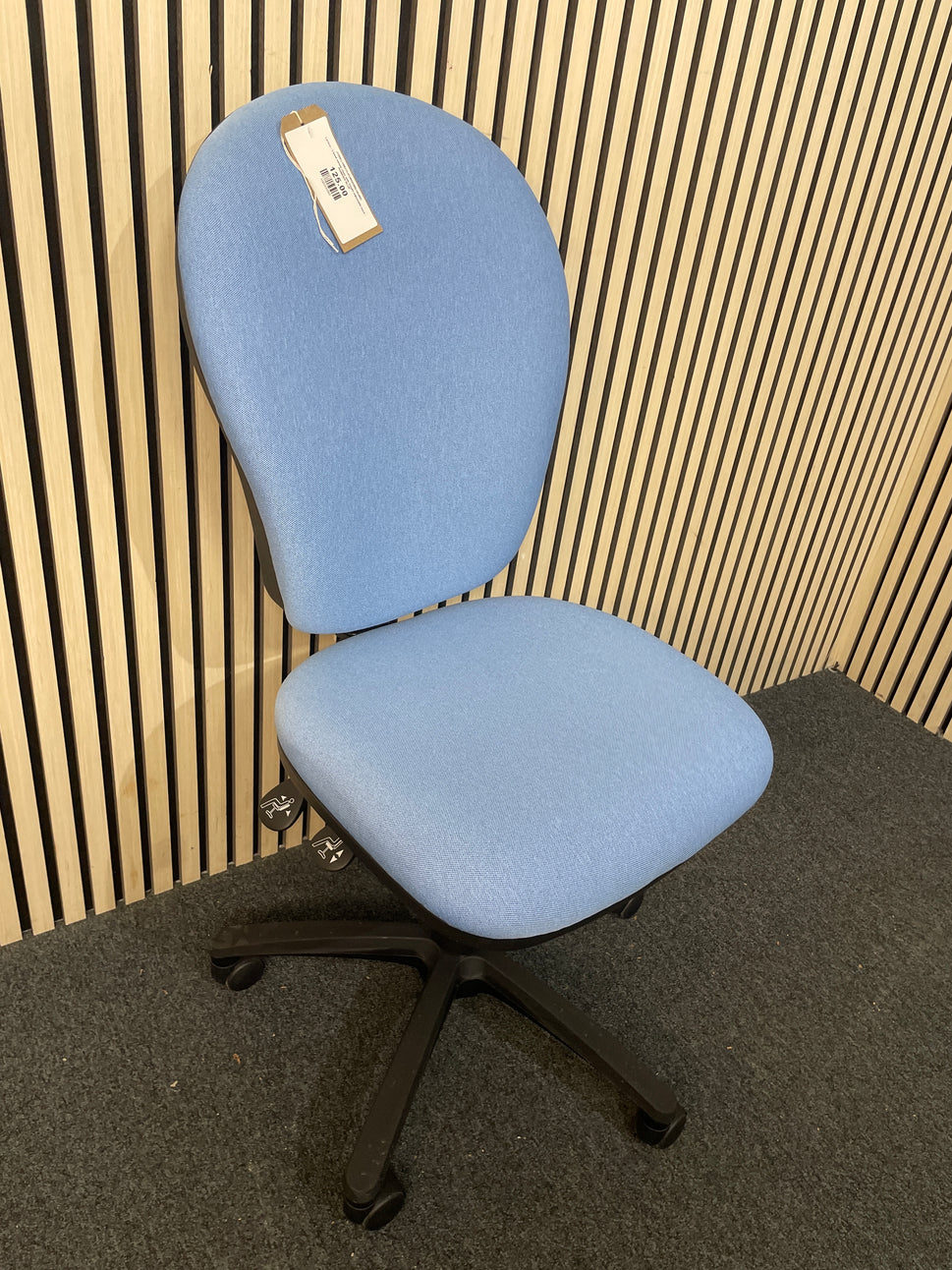 Lyreco - 3 level swivel chair with height adjustable back - POWDER BLUE