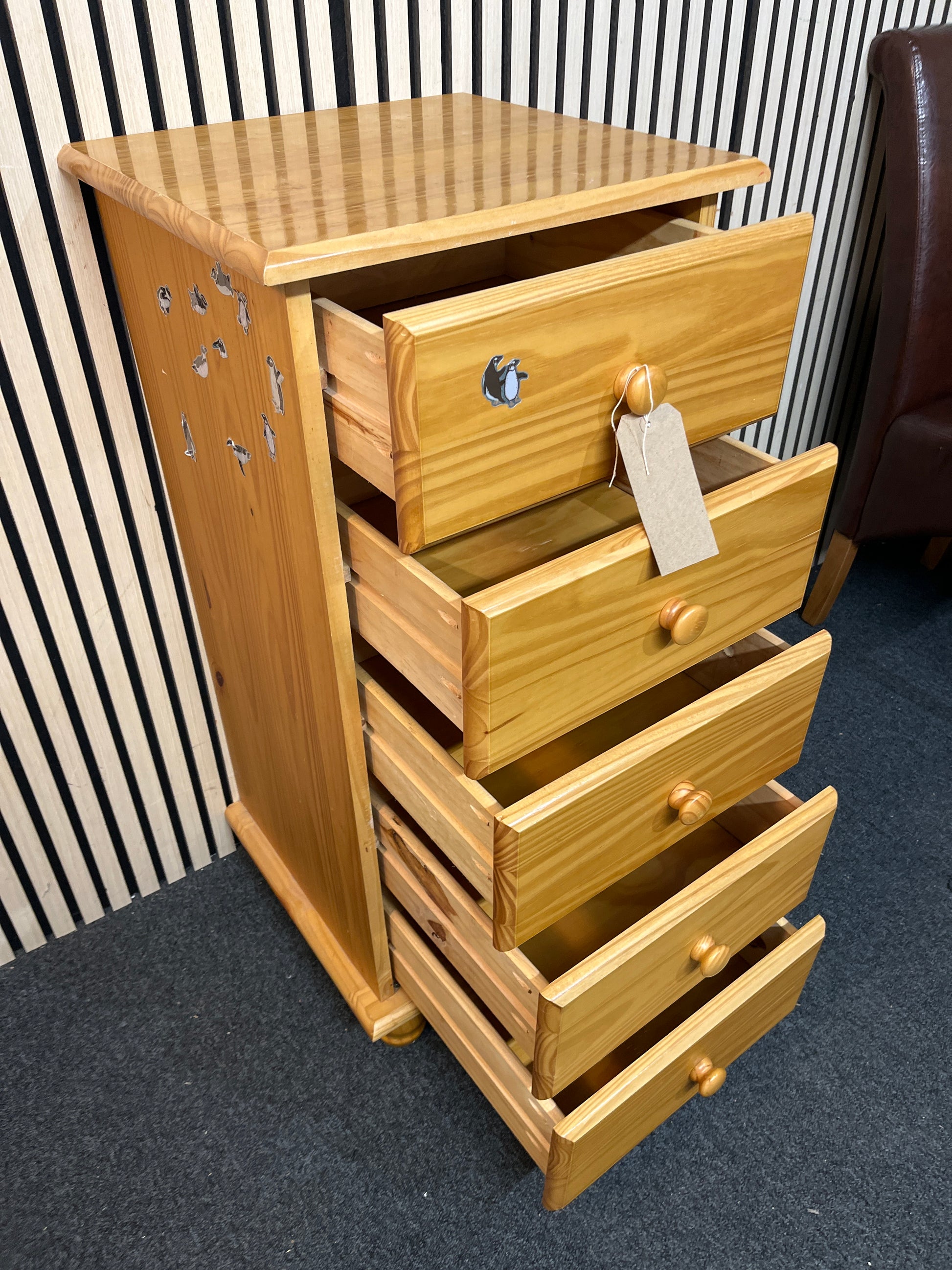 Pine 5 drawer tall boy (H 95 x W 46 x D 44 cm) 3126