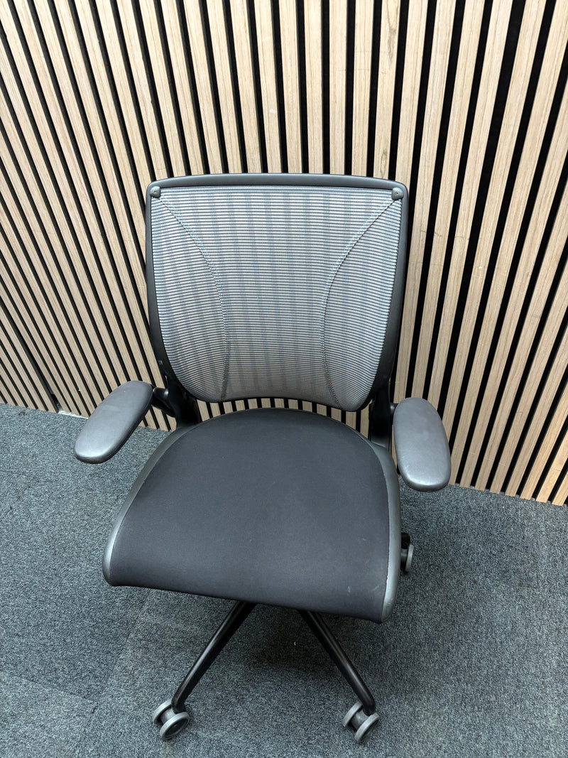 Humanscale Diffrient world black fabric seat, black mesh back swivel chair with adjustable arms swivel chair