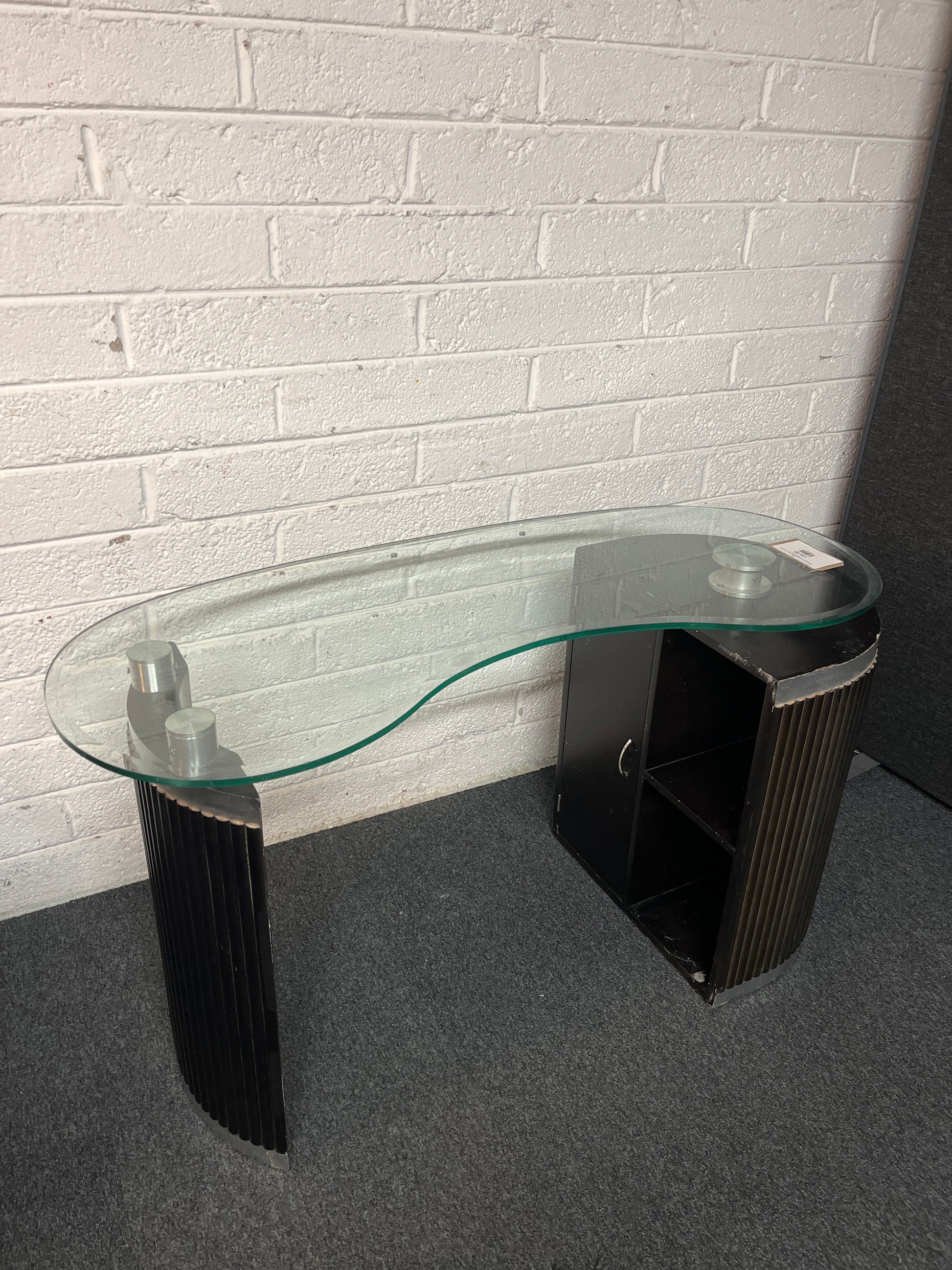 Curved glass console table with black legs (H 68 x W 123 x D 49 cm) 2225