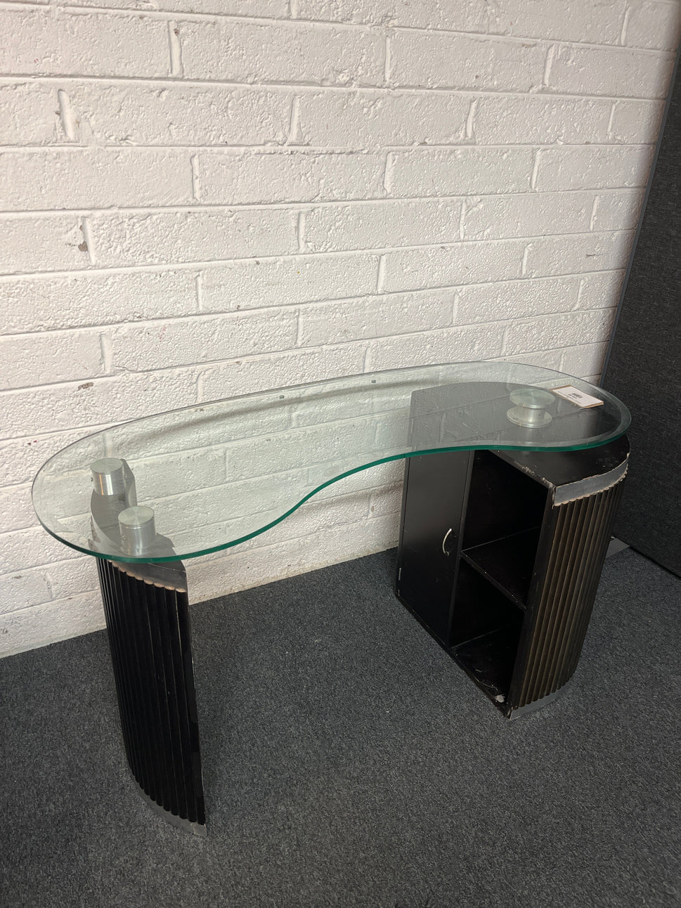 Curved glass console table with black legs (H 68 x W 123 x D 49 cm) 2225