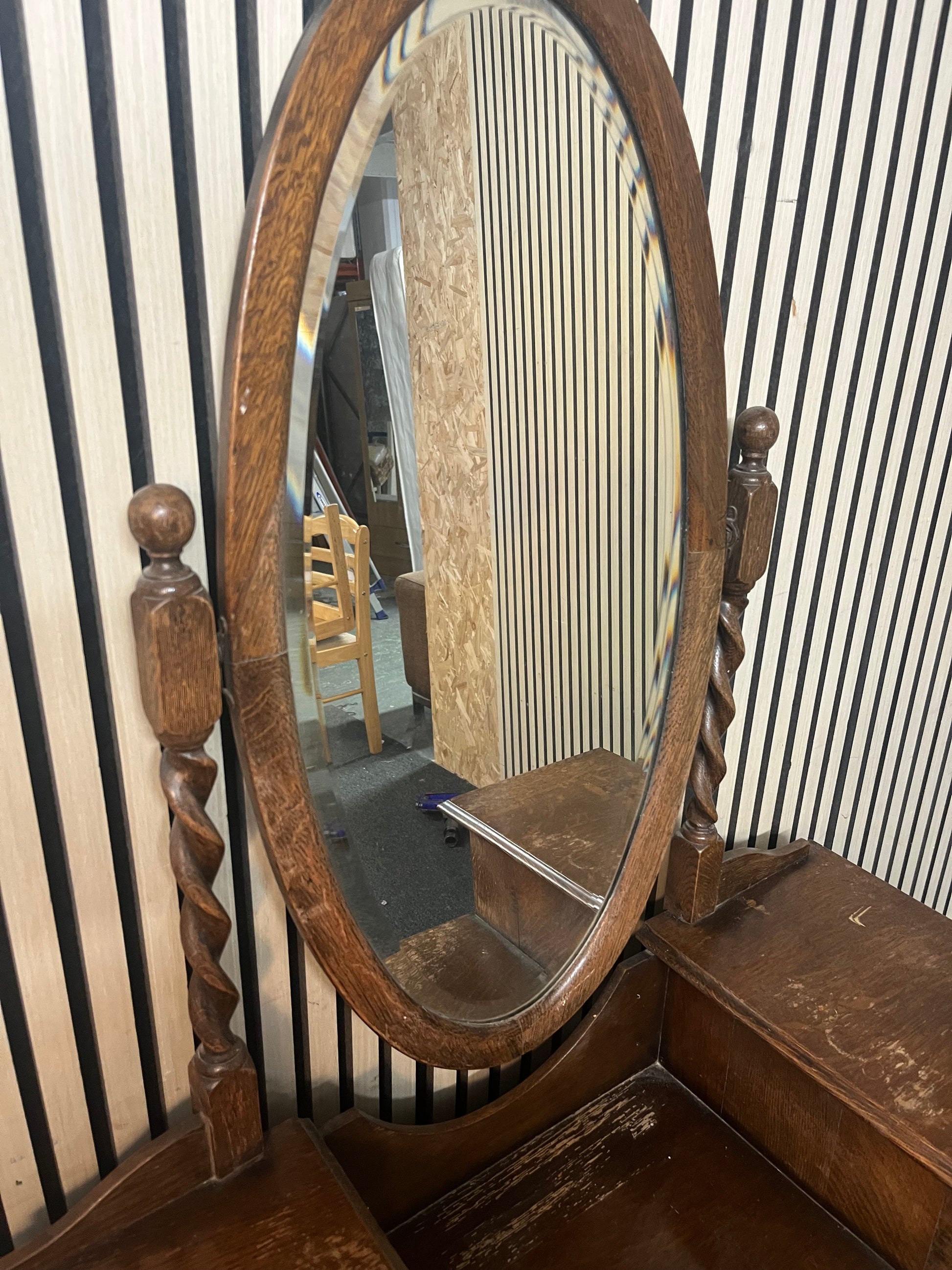 Retro solid english Oak dressing table with barley twist features (H 160 x W 90 x D 45 cm) 43832