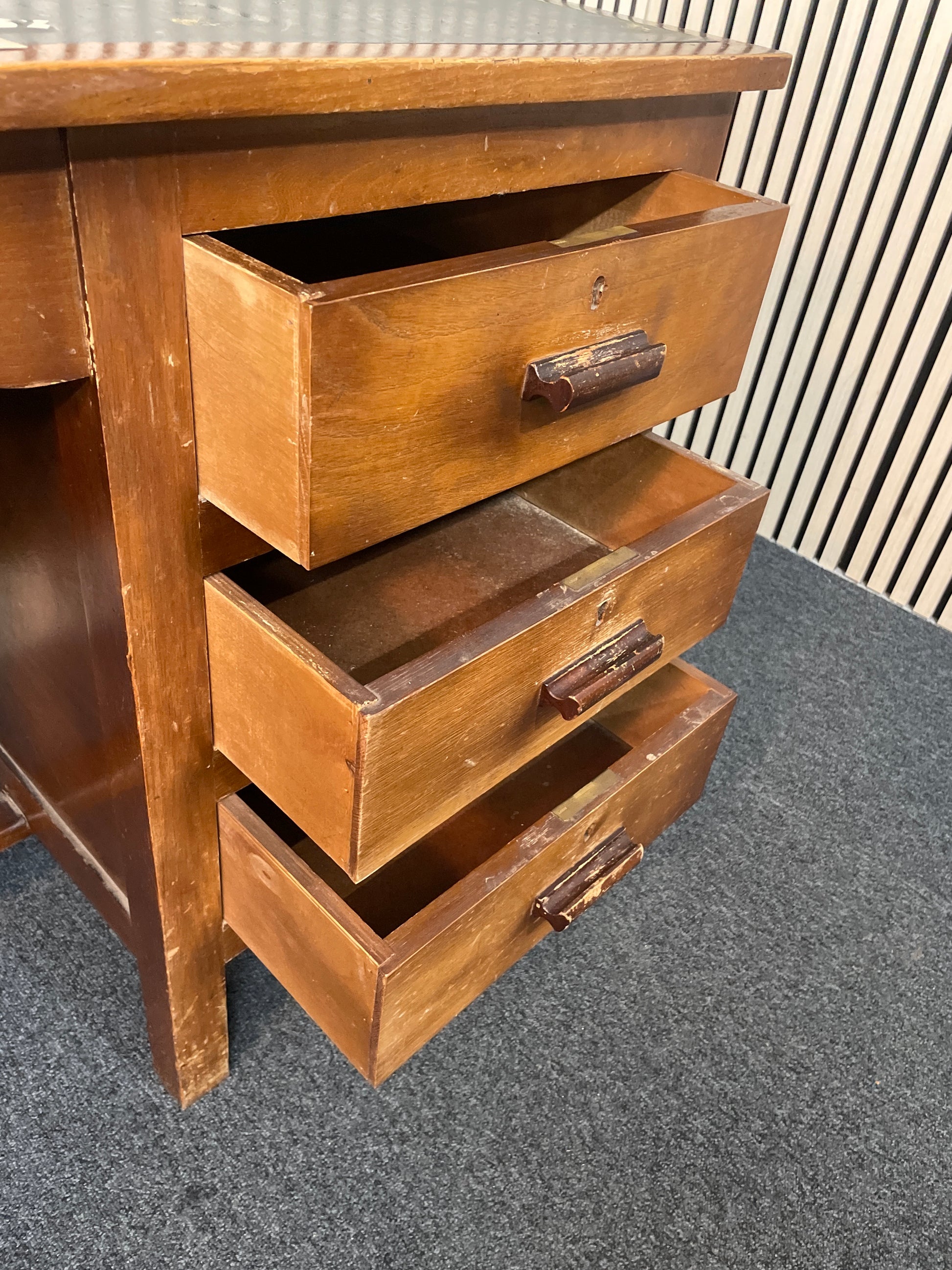 Solid wood stained, green leather top retro desk with 3 drawers (H 76 x W 119 x D 66 cm) 2425