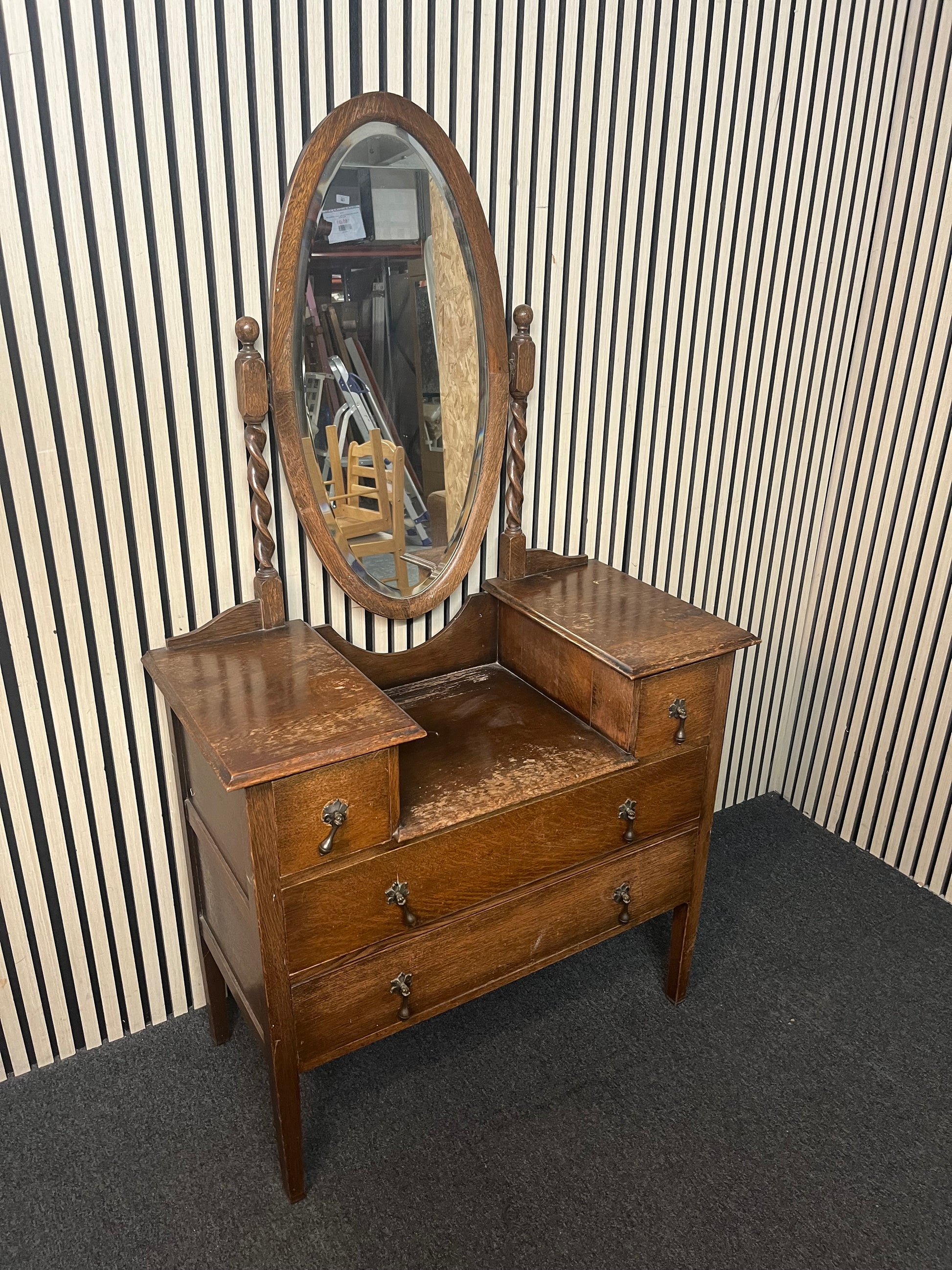 Retro solid english Oak dressing table with barley twist features (H 160 x W 90 x D 45 cm) 43832