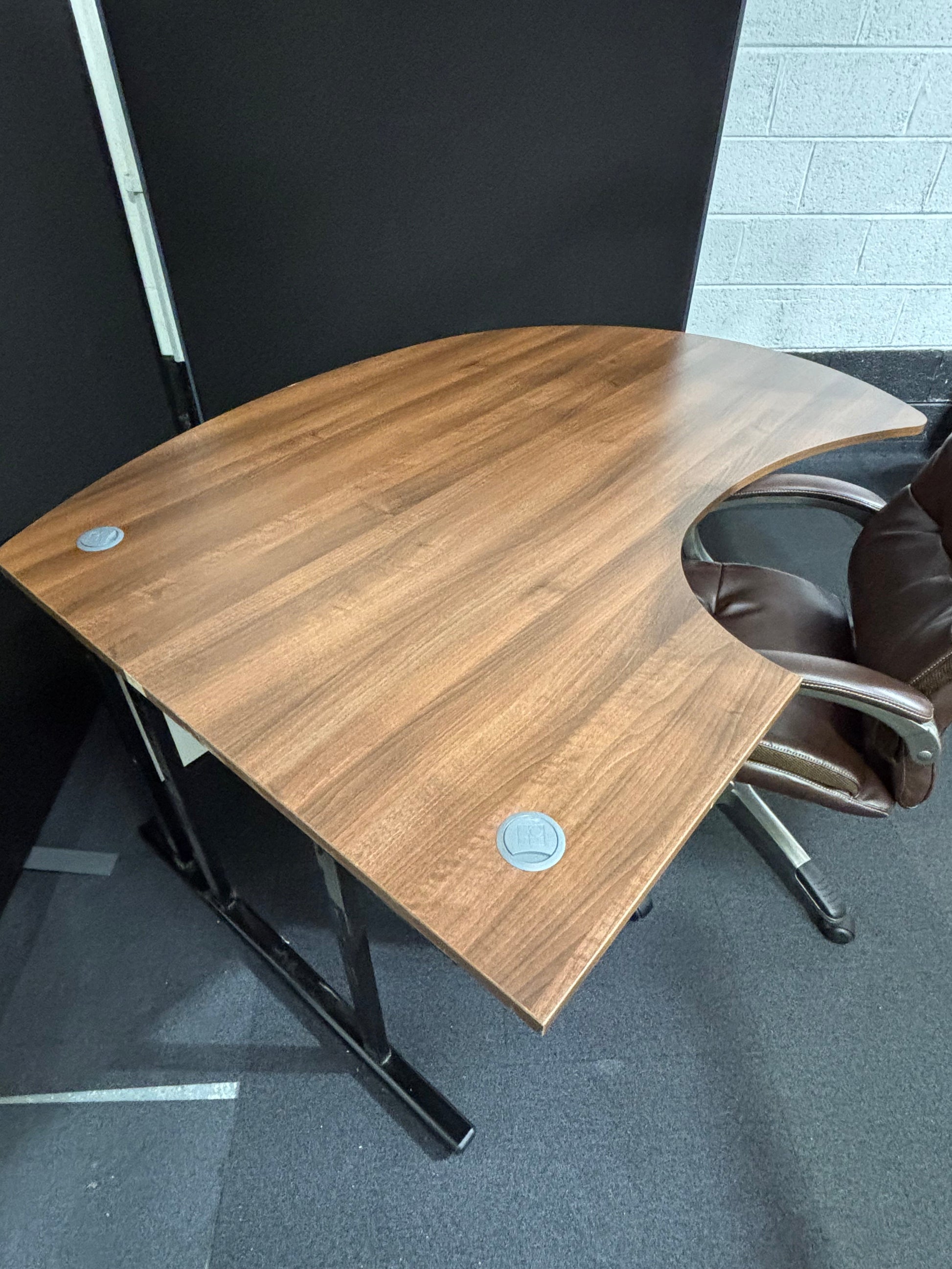 Executive bow fronted radial desk, left hand (1800mm x 1700mm)