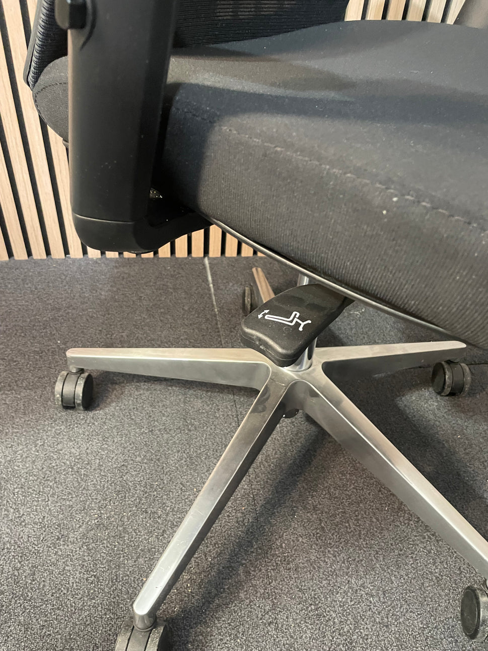 Vienna Premium task chair with headrest