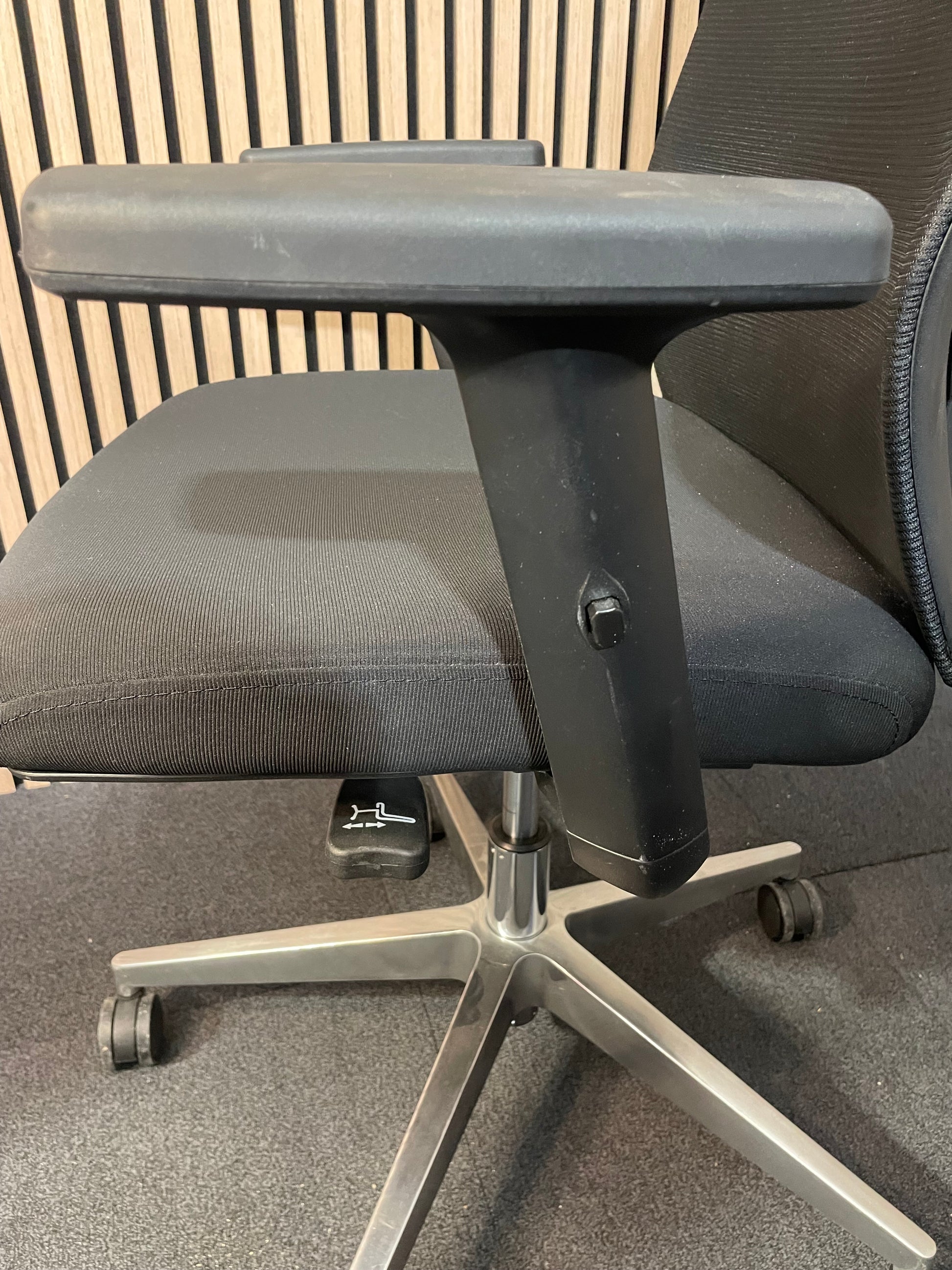 Vienna Premium task chair with headrest