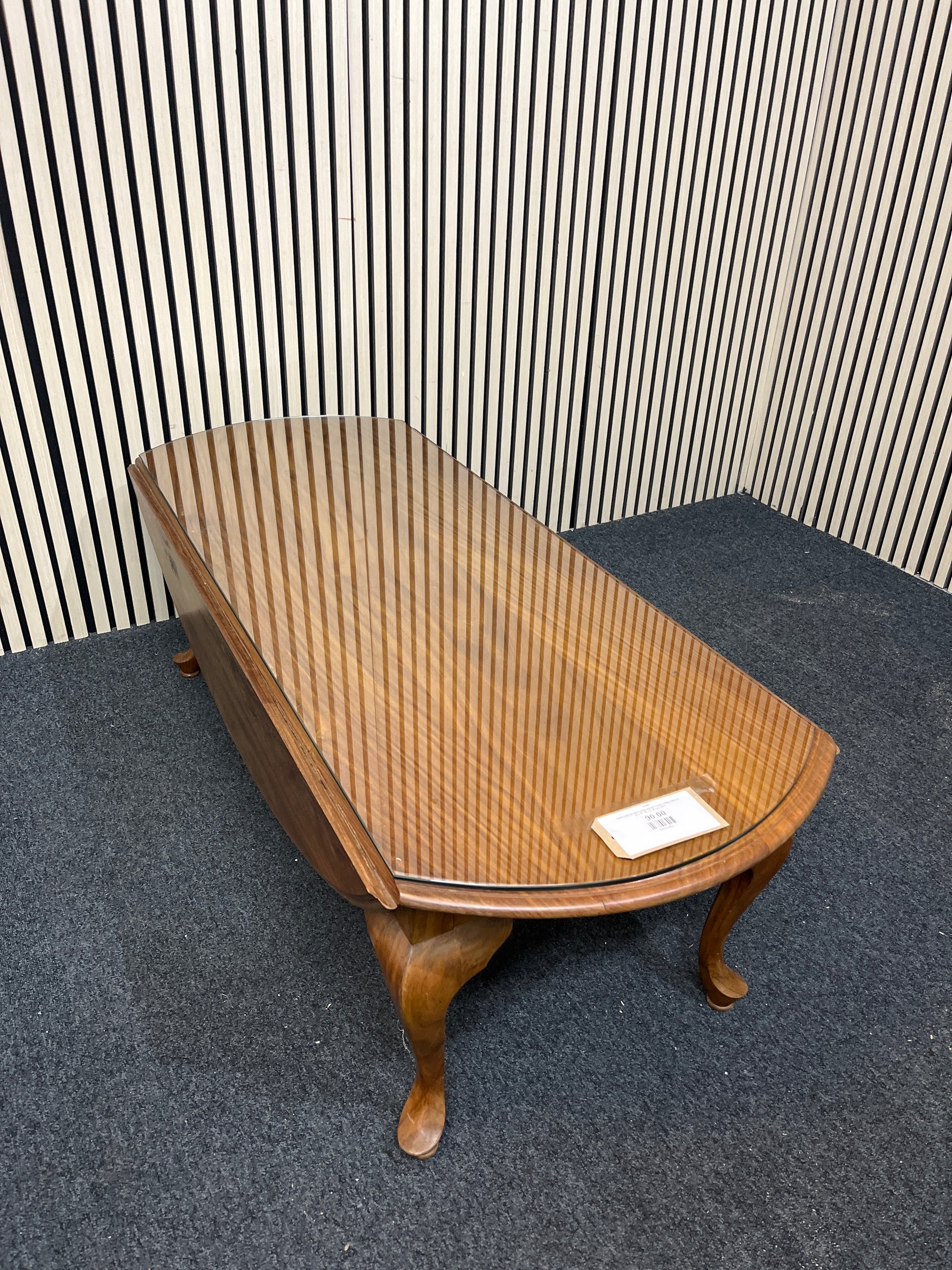 Solid oval low dark wood stained ornate coffee table (H 45 x W 135 x D 96 cm) 2425