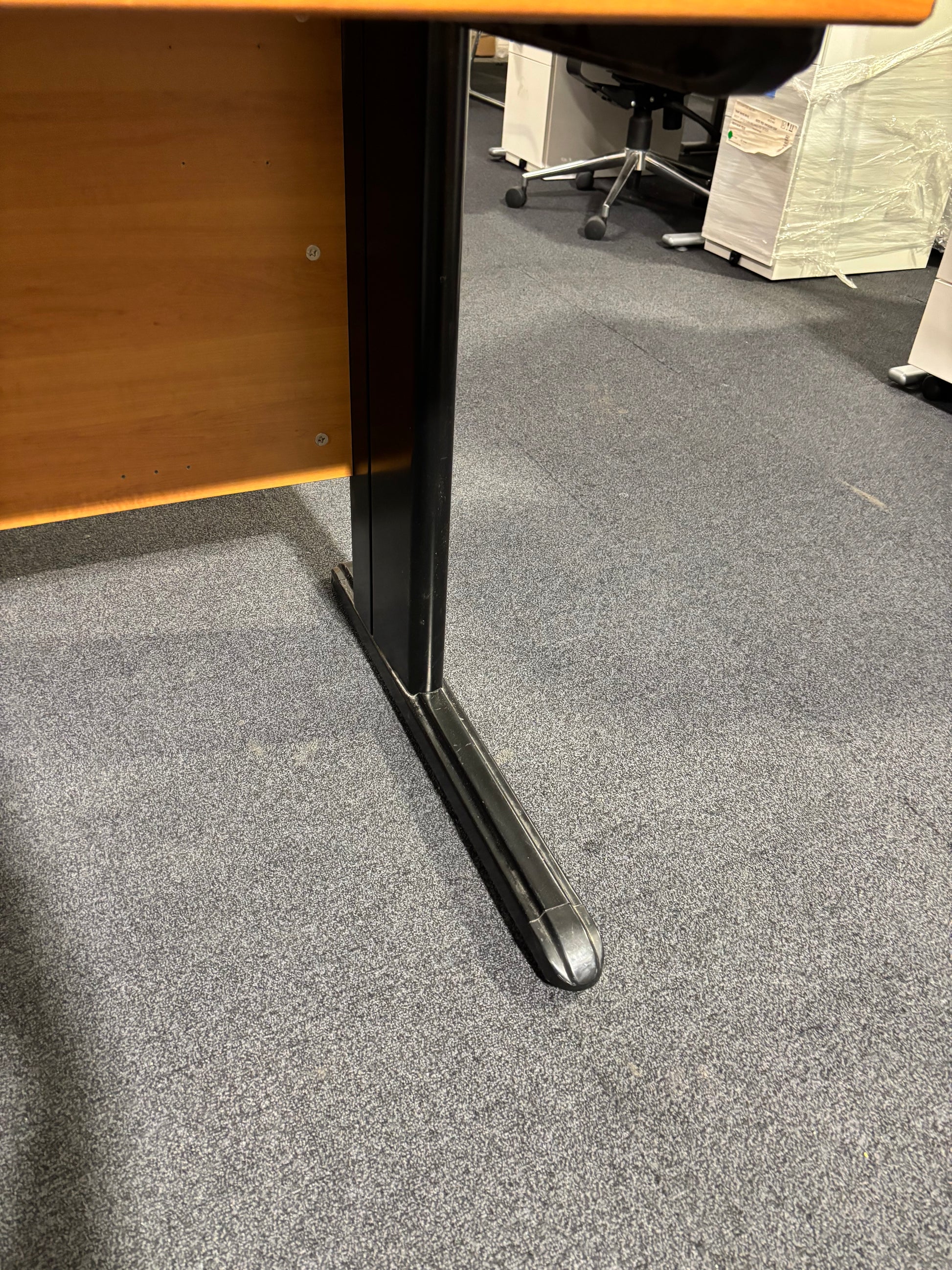 1200x800 cherry laminate straight desk with black cantilever frame