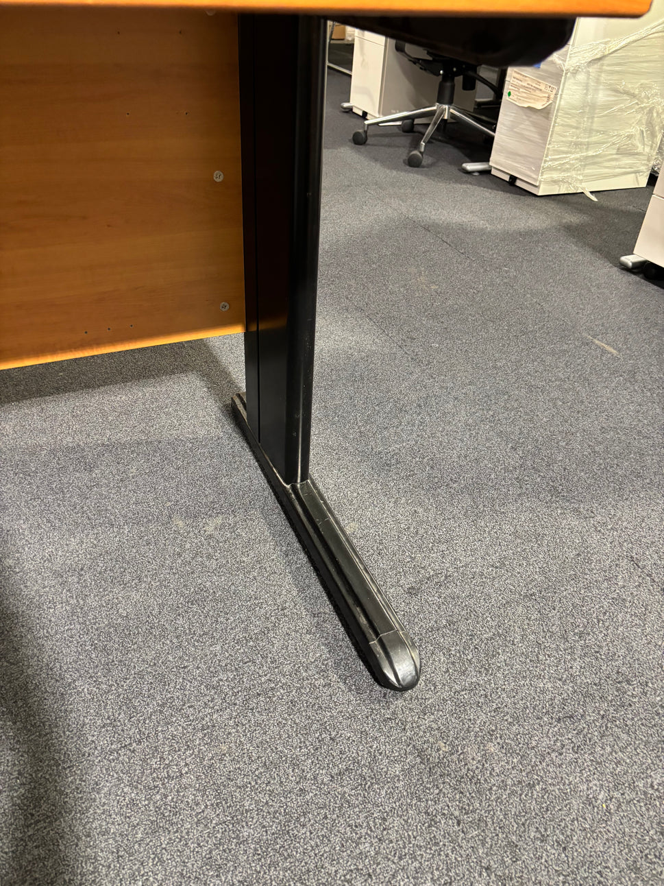 1200x800 cherry laminate straight desk with black cantilever frame