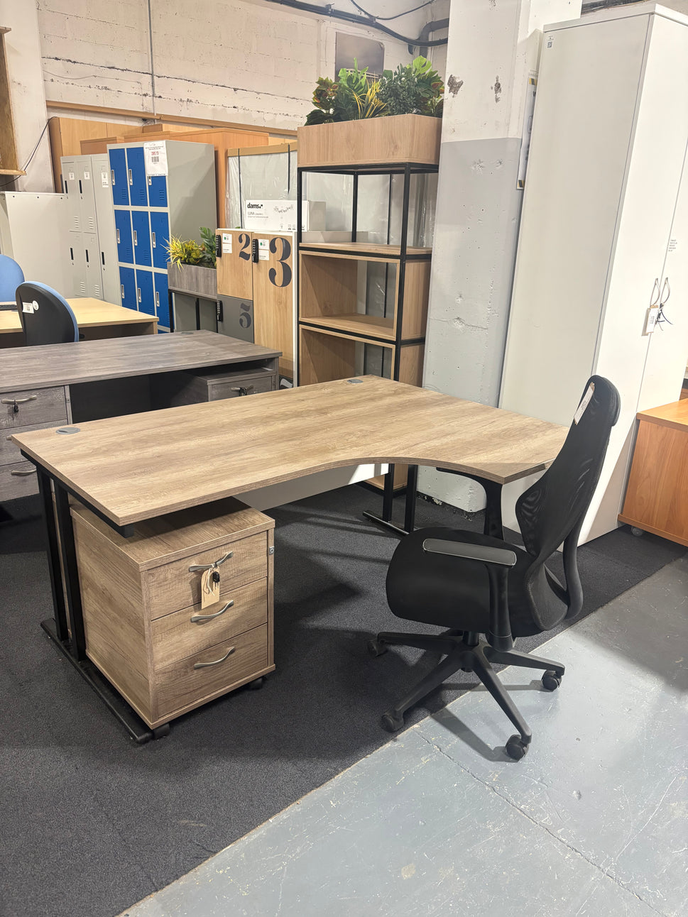 Nebraskan Oak radial desk (Various sizes available)