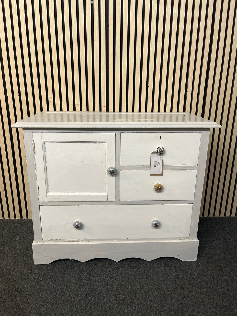 Grey solid wood storage unit (H 74 x W 93 x D 48 cm) 43753