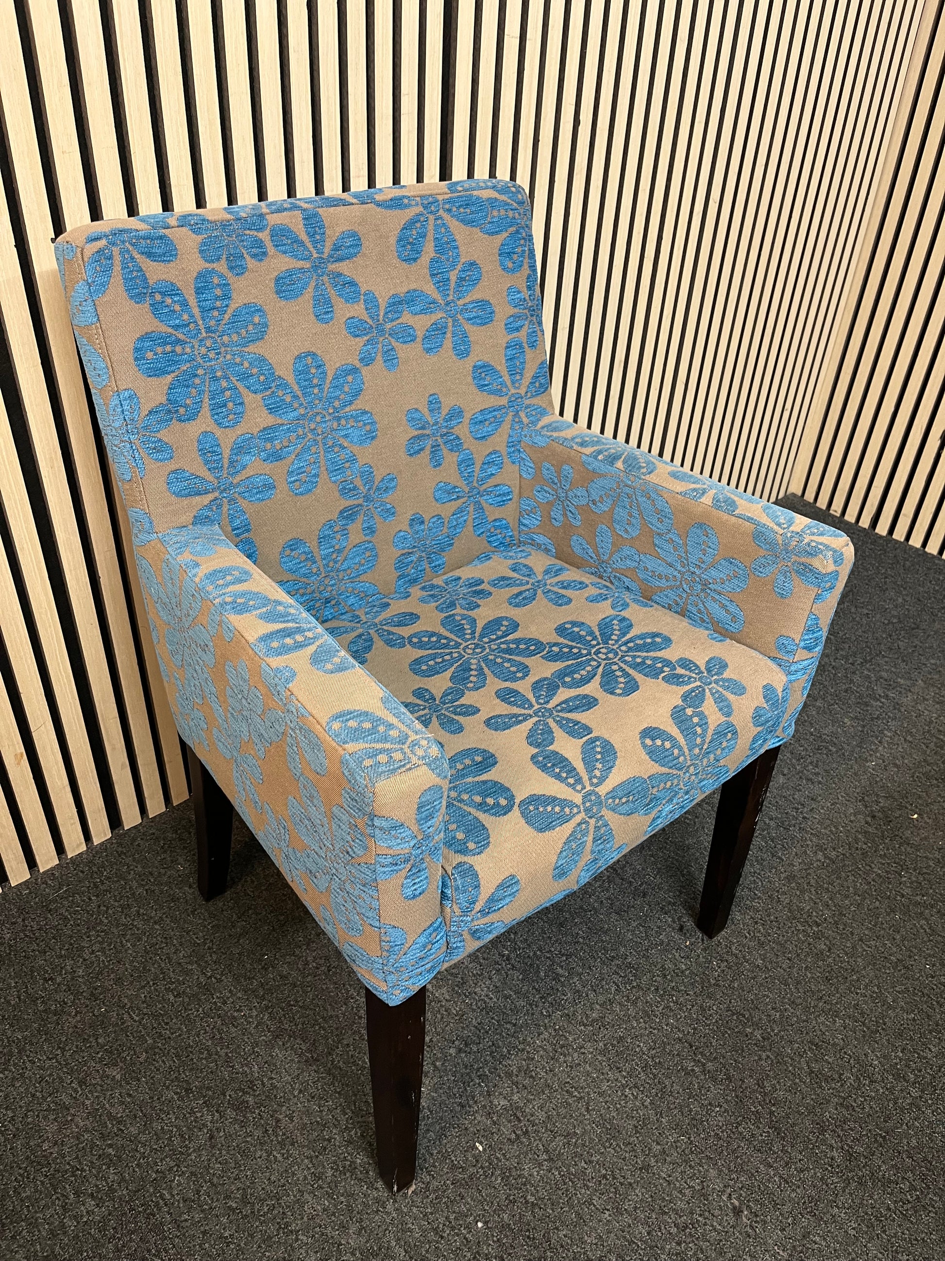 Ornate blue and gold mix fabric club chair 43361