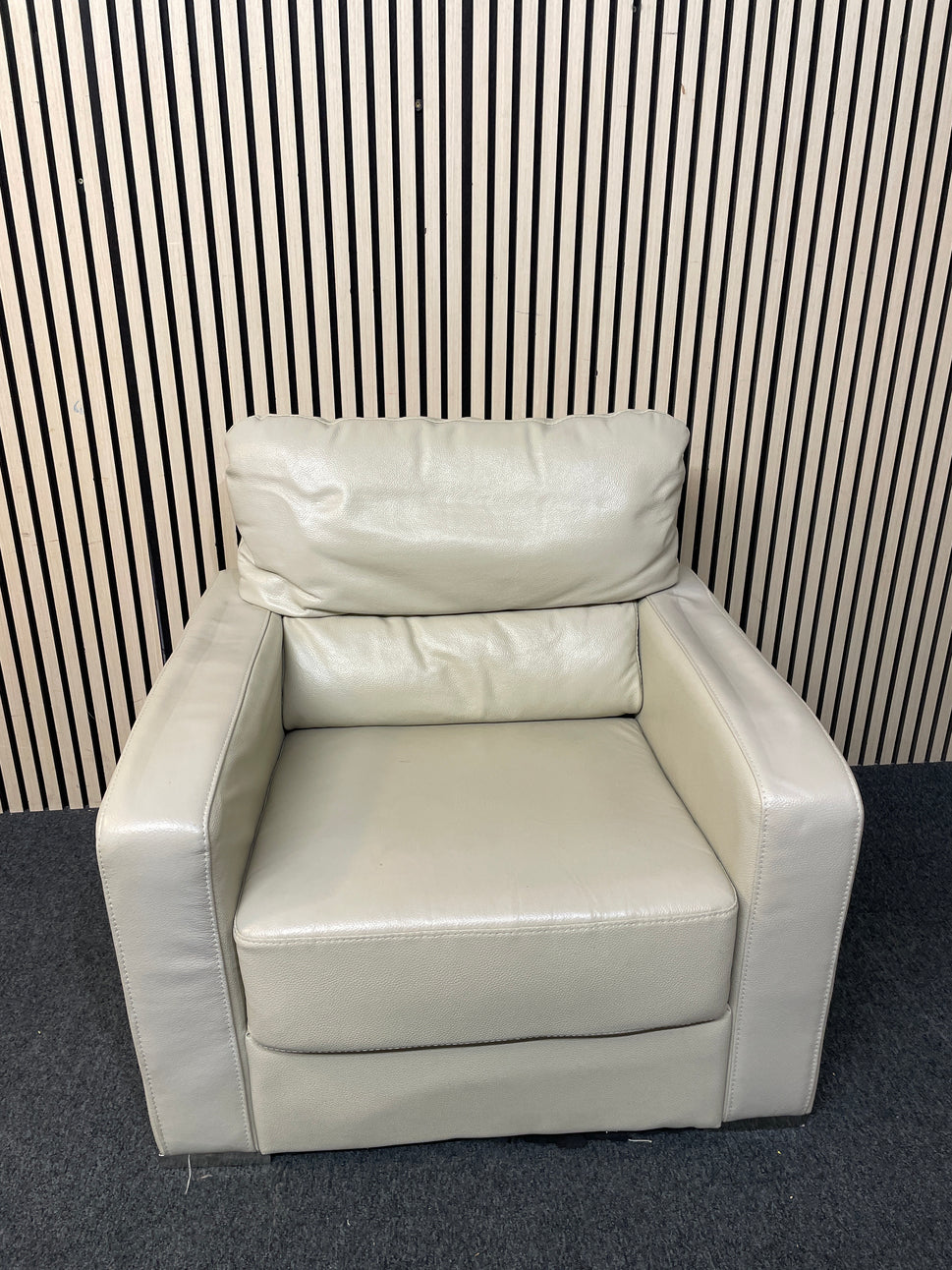 Cream leather armchair 3126