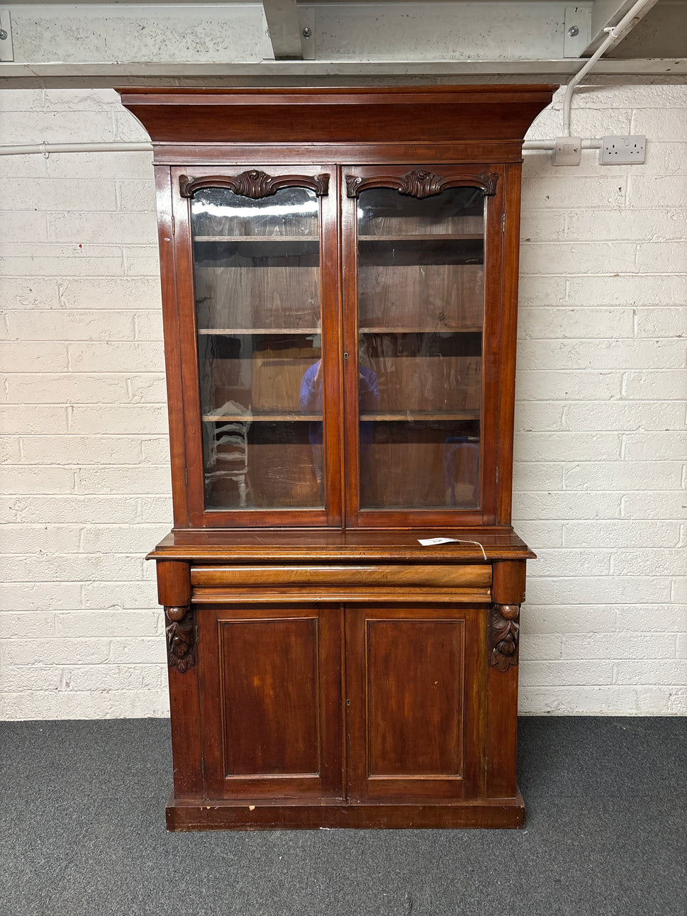 Large mahogany 2 door 2 glass door display cabinet (H 225 x W 125 x D 50 cm) 1325