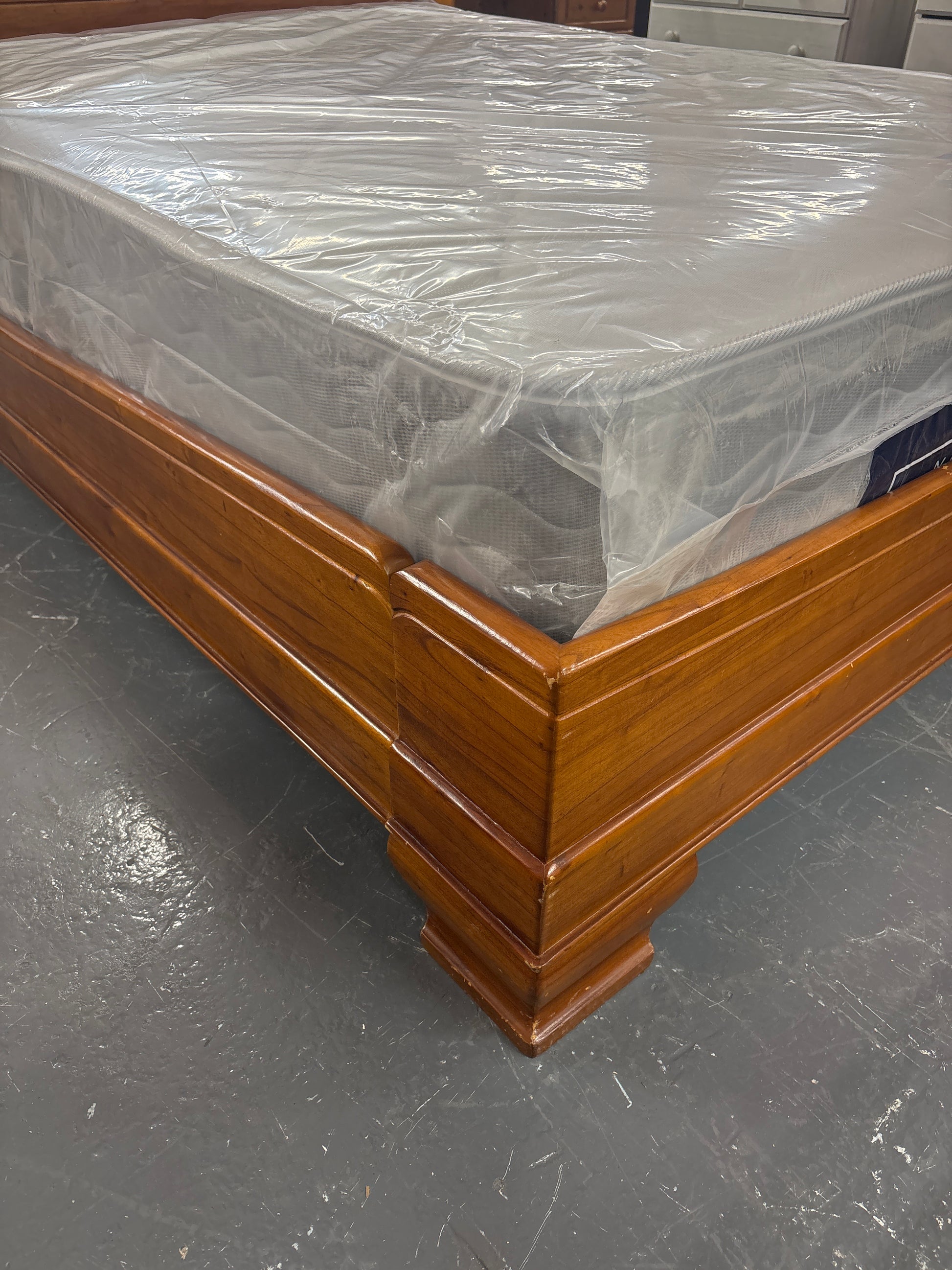 4ft 6 high end solid mahogany framed sleigh bed 3126