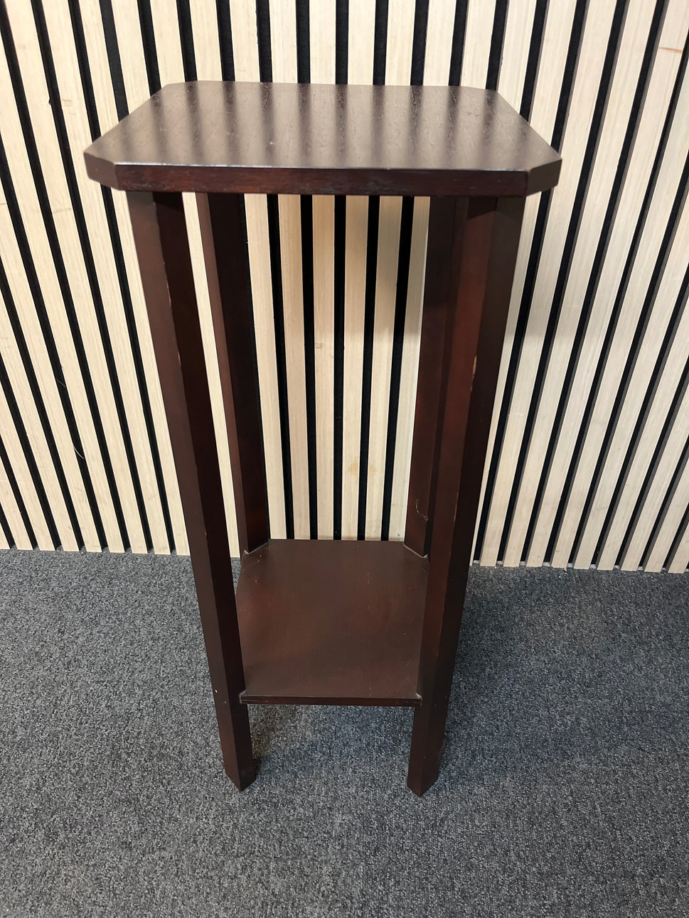 Small mahogany square lamp table 2425