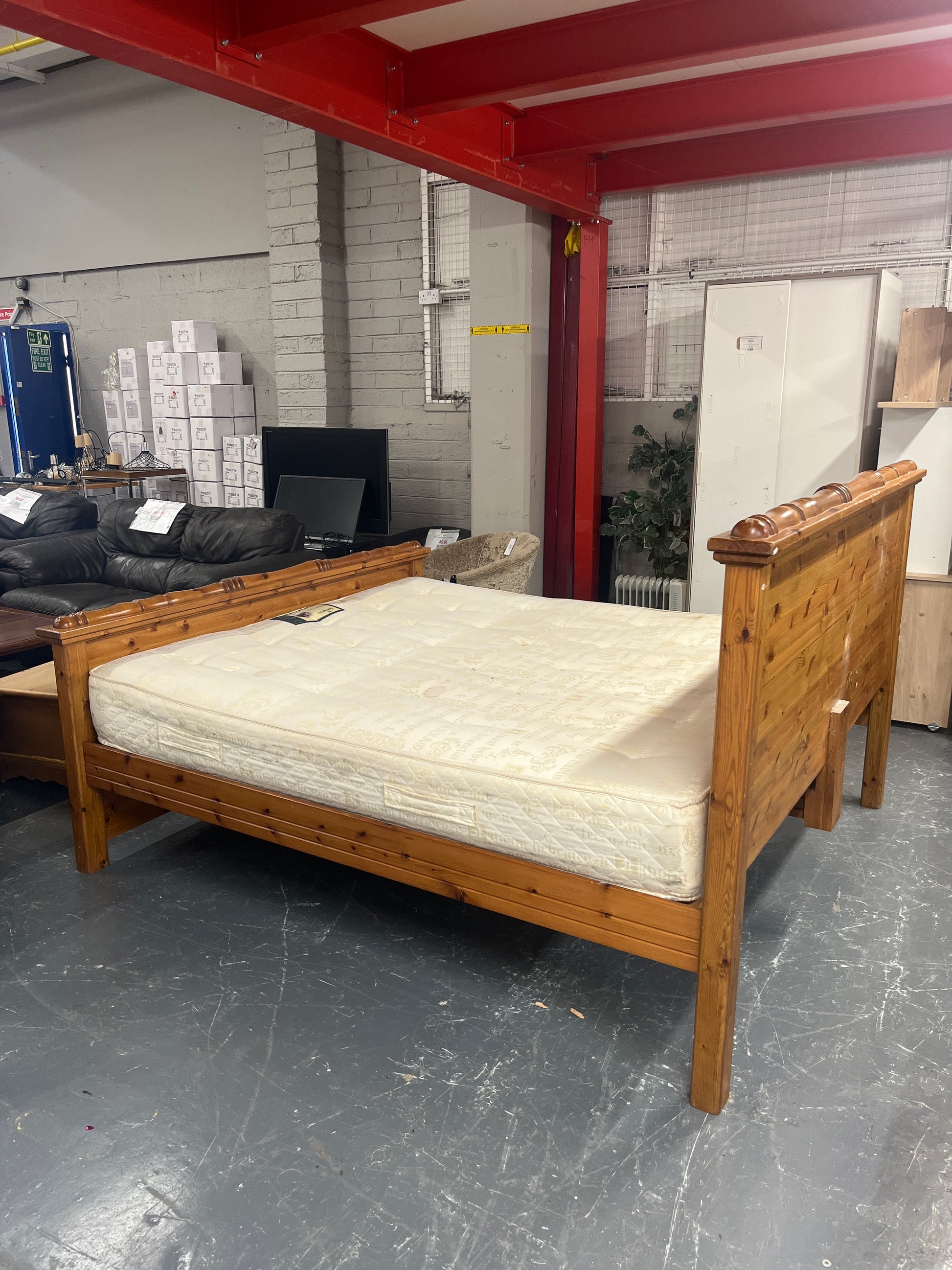 Solid pine ornate design 6ft superking bed frame 43352