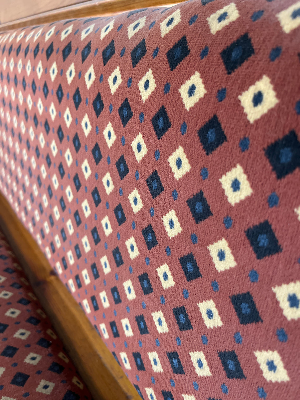 5ft long solid pine framed high back bench seat with mixed fabric seat cushion and back. 91Hx150Lx54D 1425