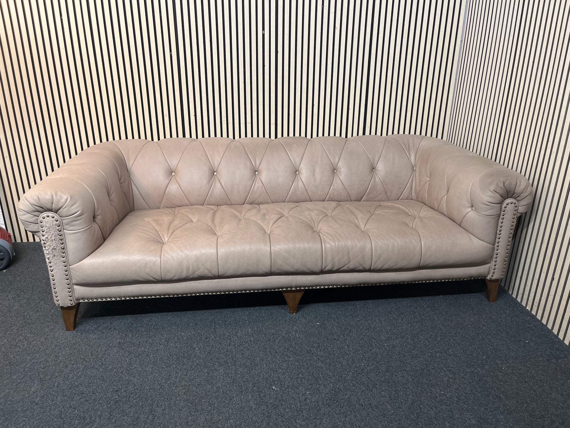 3 seater dark cream leather chesterfield sofa - button back, scratches to the side of the sofa, damaged springs 43739