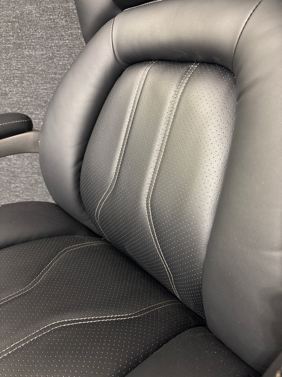 Atlas executive chair in black leather faced
