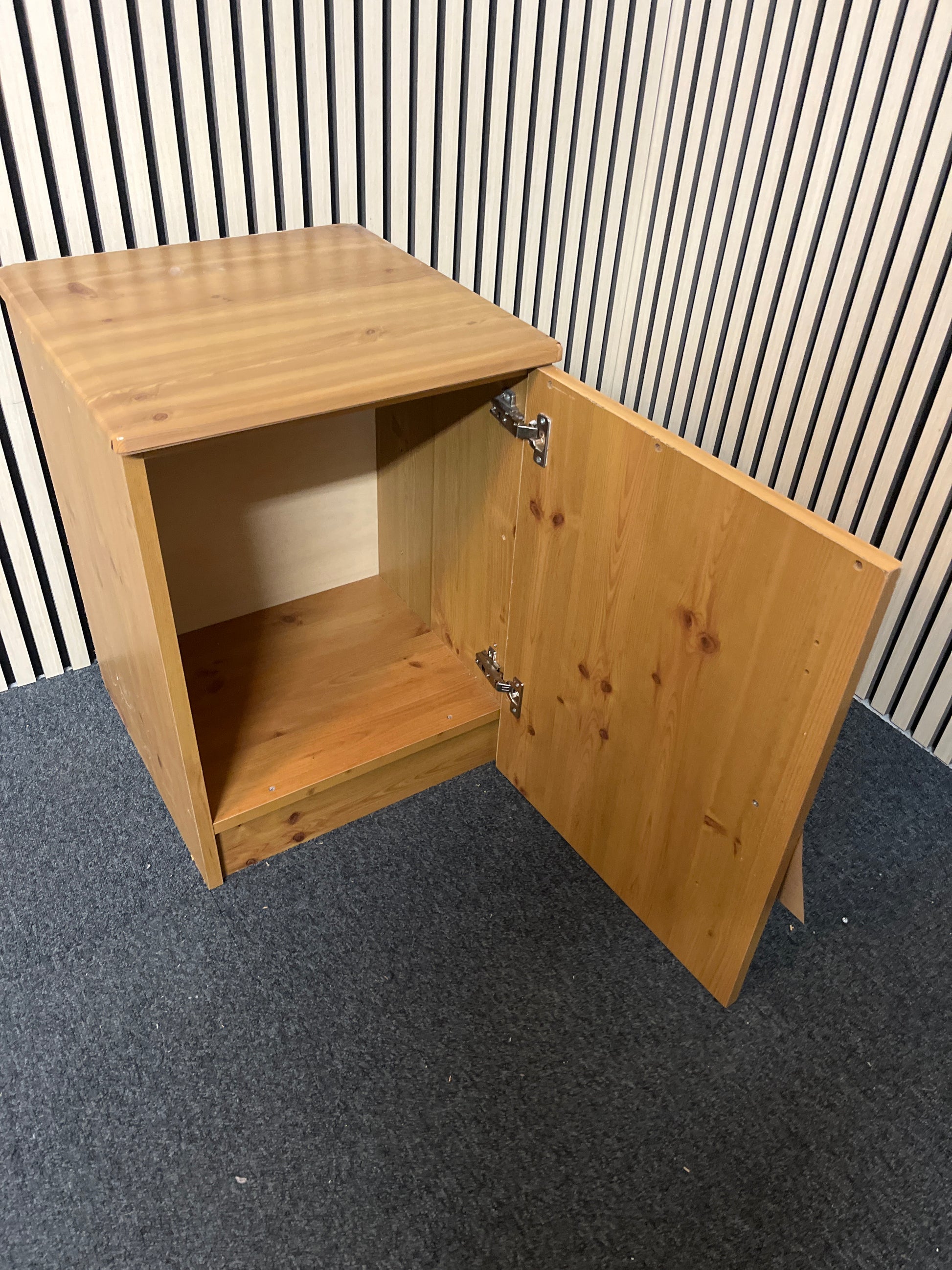 Pine laminate 1 door bedside locker 2325