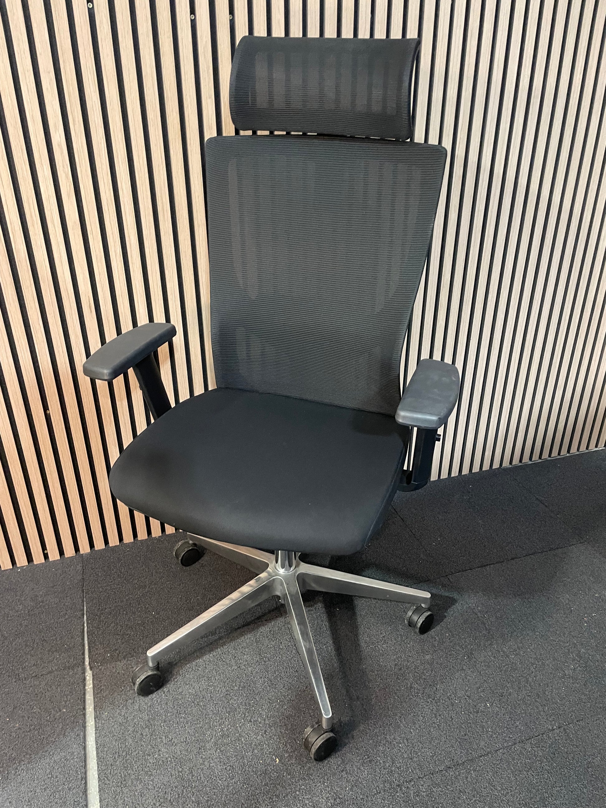 Vienna Premium task chair with headrest