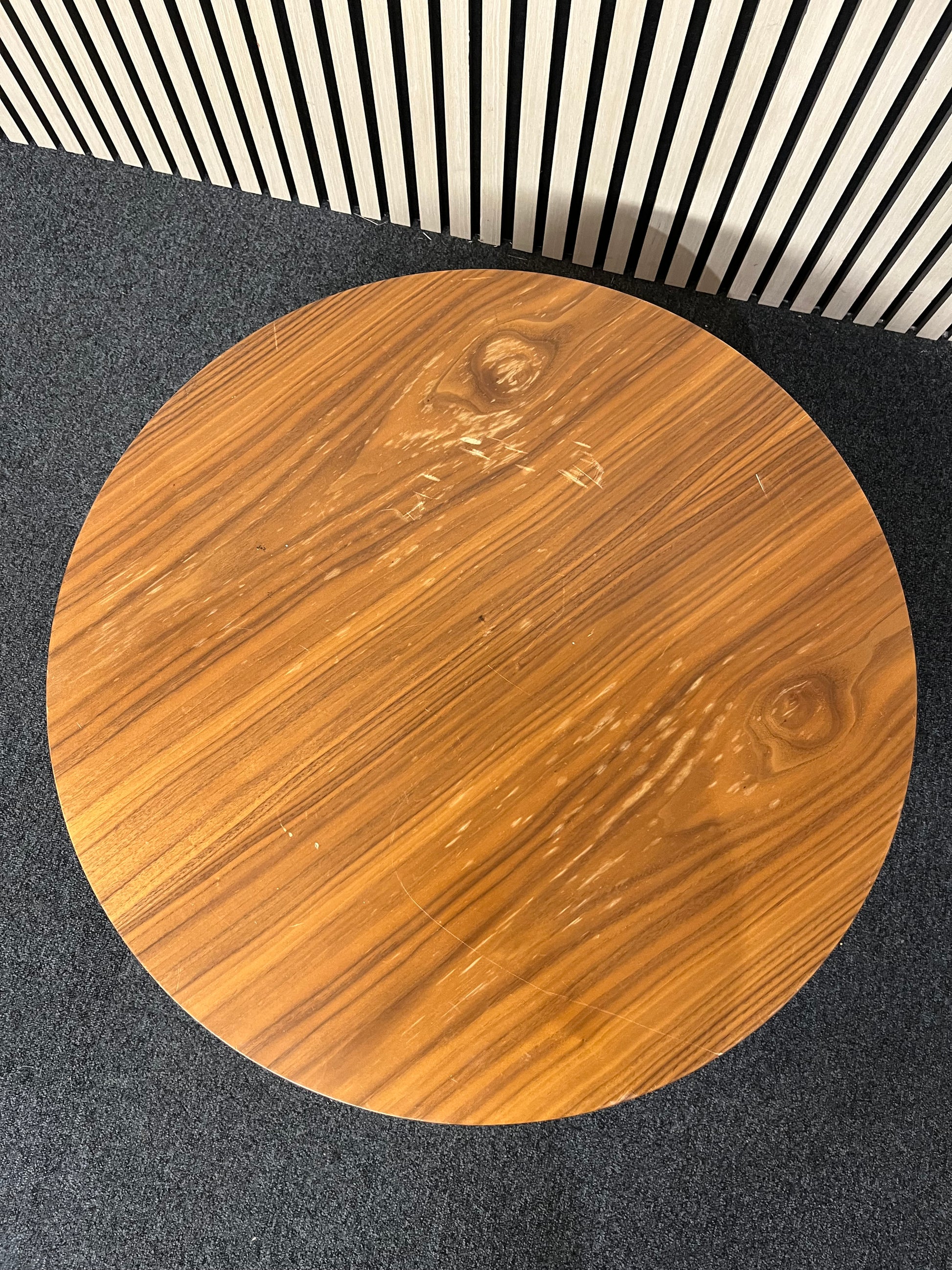 Walnut circular coffee table (H 35 x W 70 cm) 2325