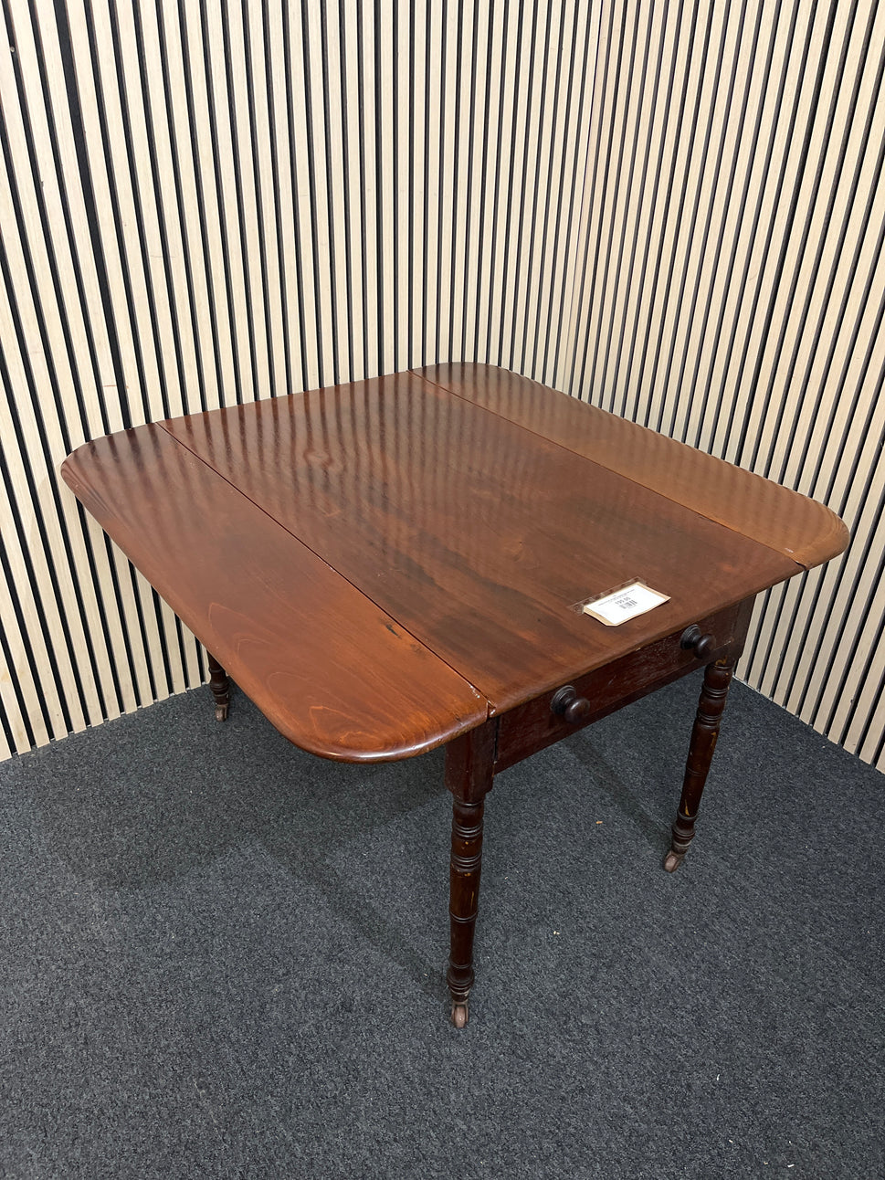 Antique drop leaf mahogany breakfast table with drawer (L 61 - 105 x W 109 cm) 2425