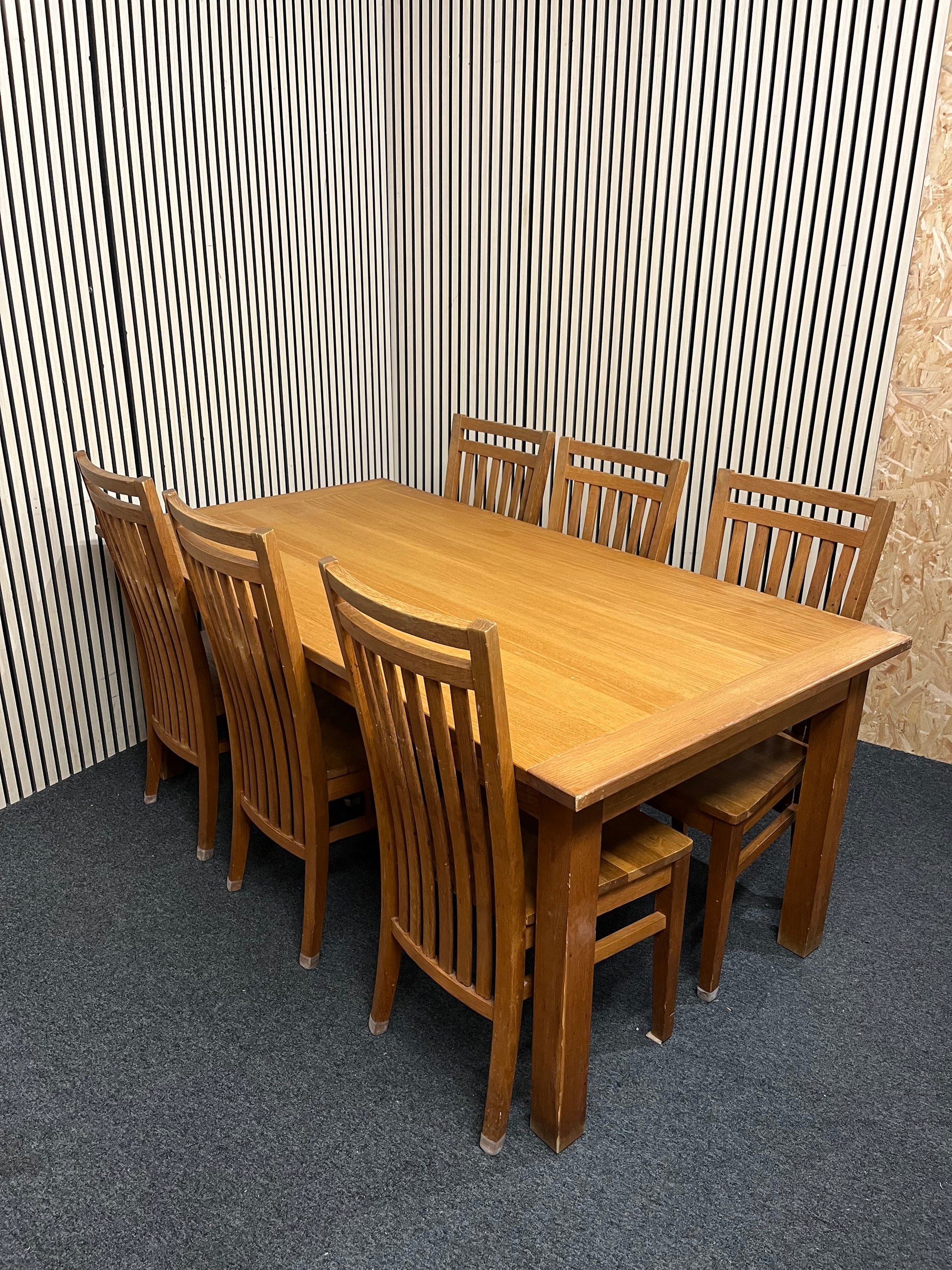 Solid oak large dining table with glass top and 6 no. high back solid wood matching chairs (W 180 x D 95 cm) 43682