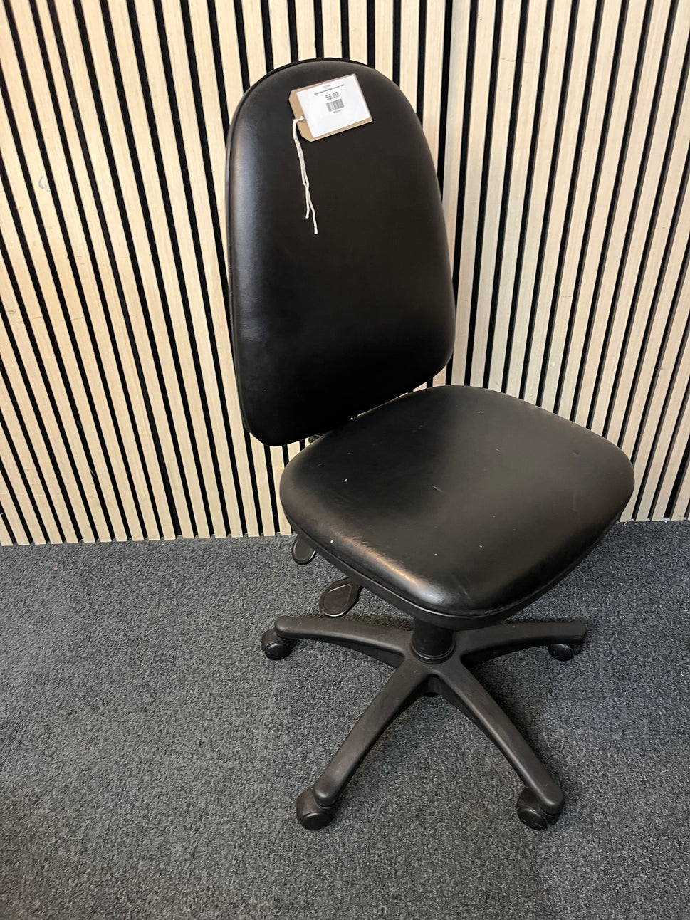 Black Vinyl swivel chair - no arms 3425