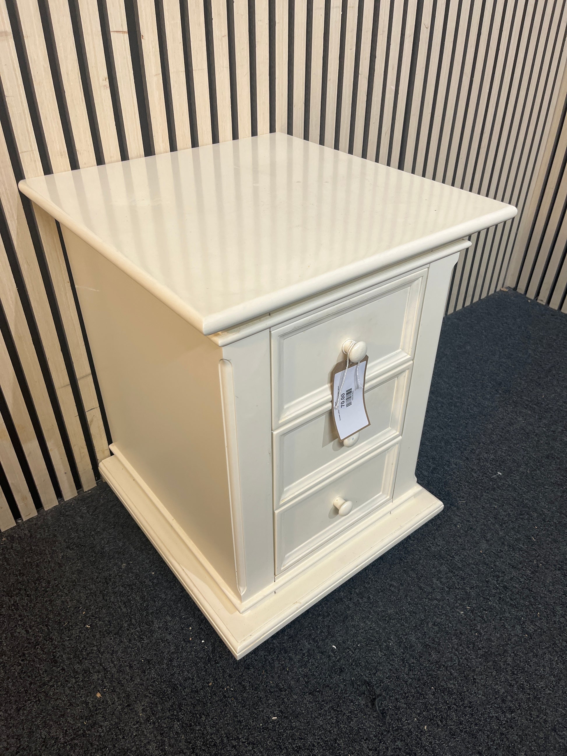 Cream solid 3 drawer beside locker 44141