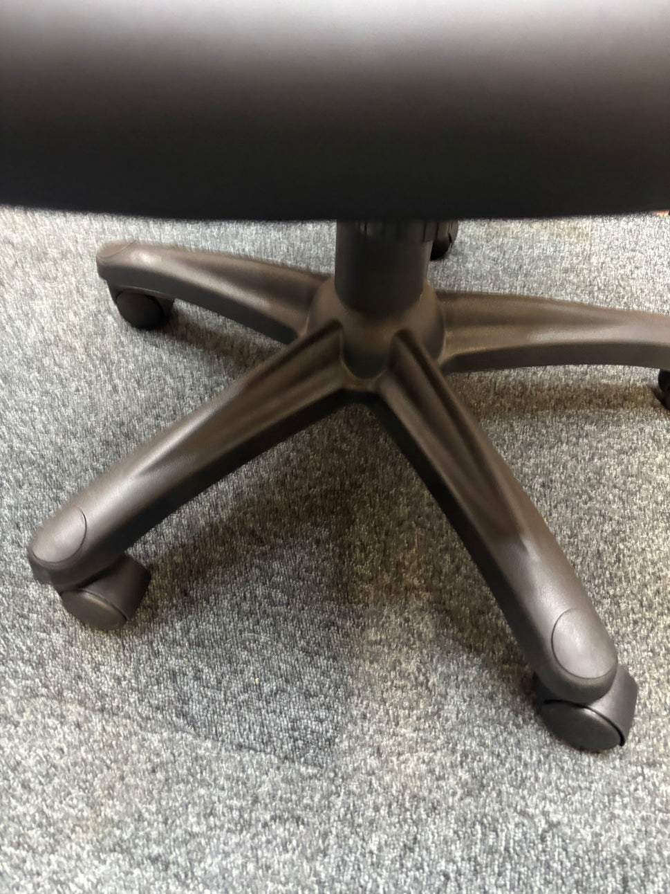 NEW Solaris height adjustable black vinyl swivel chair with arms