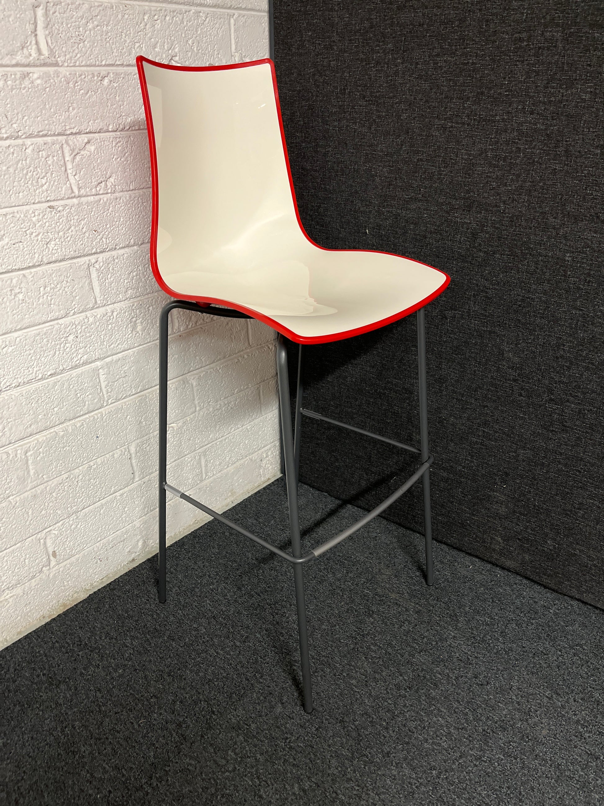 Gecko shell dining stool with anthracite, white or chrome legs - choice of colours