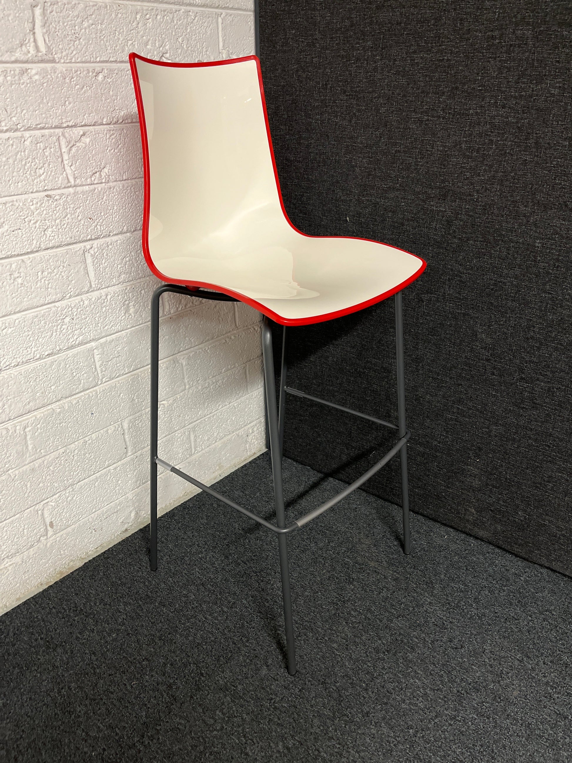 Gecko shell dining stool with anthracite, white or chrome legs - choice of colours