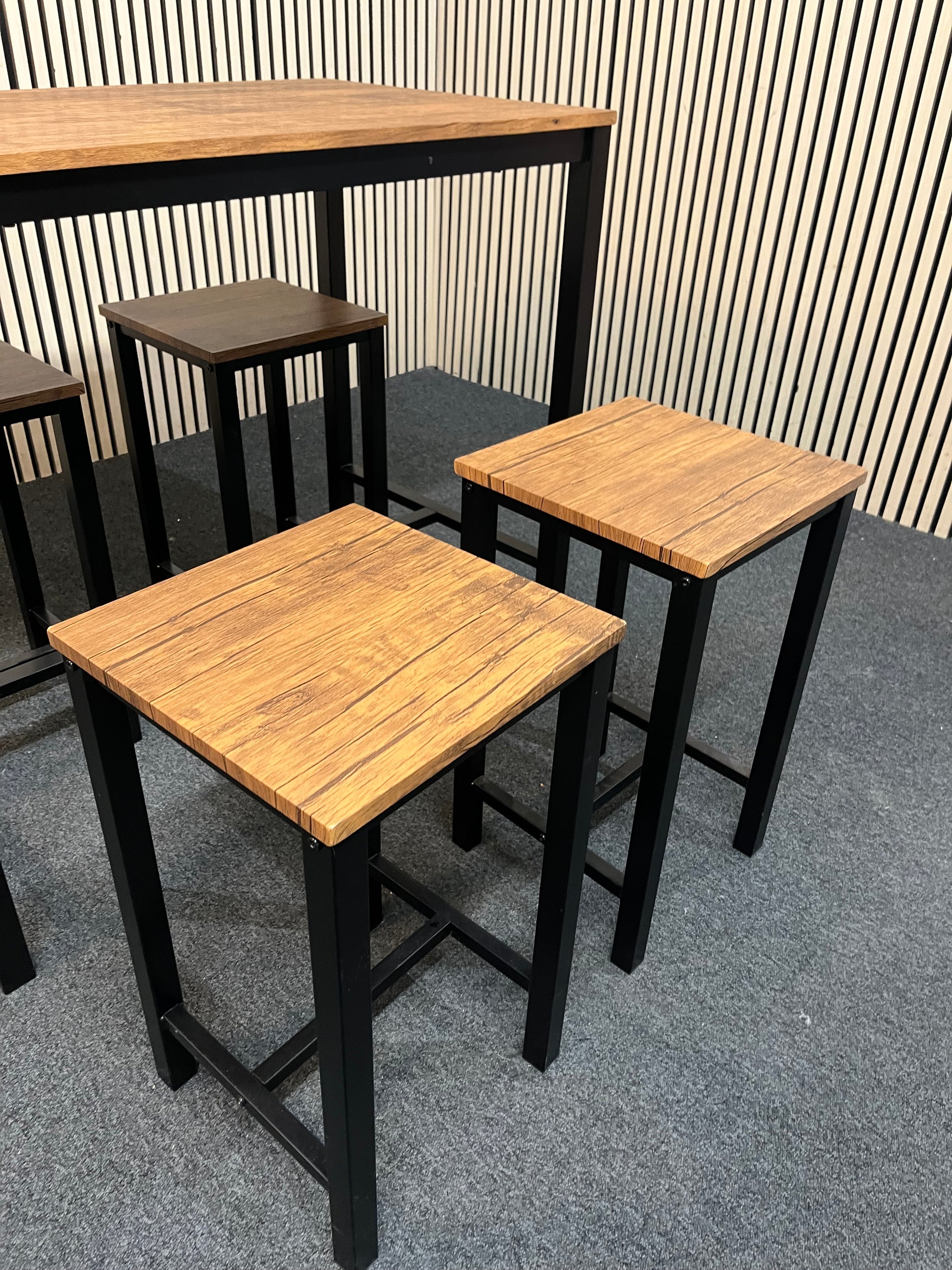 Pine and black metal framed Breakfast bar (H 87 x W 100 x D 60) with matching 4 stools 43768