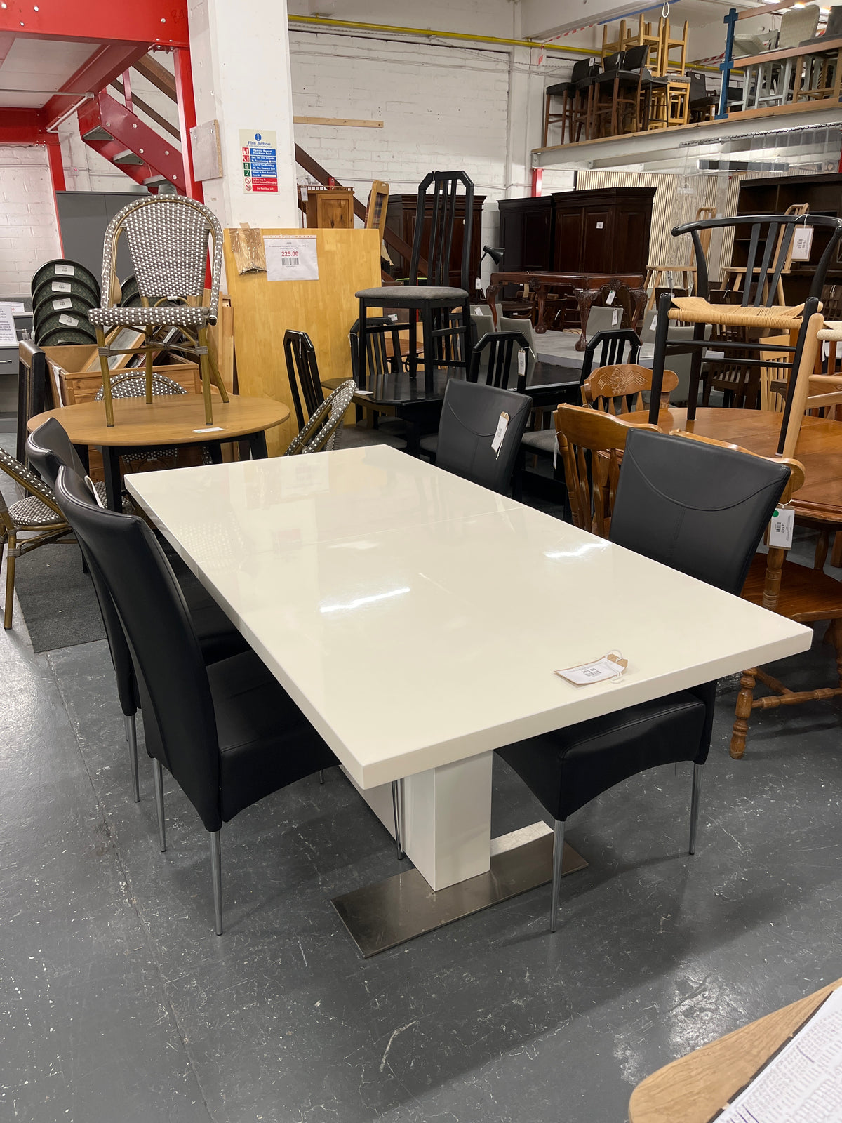 Modern white high gloss extendable dining table (L 180 x W 90 cm) 44171