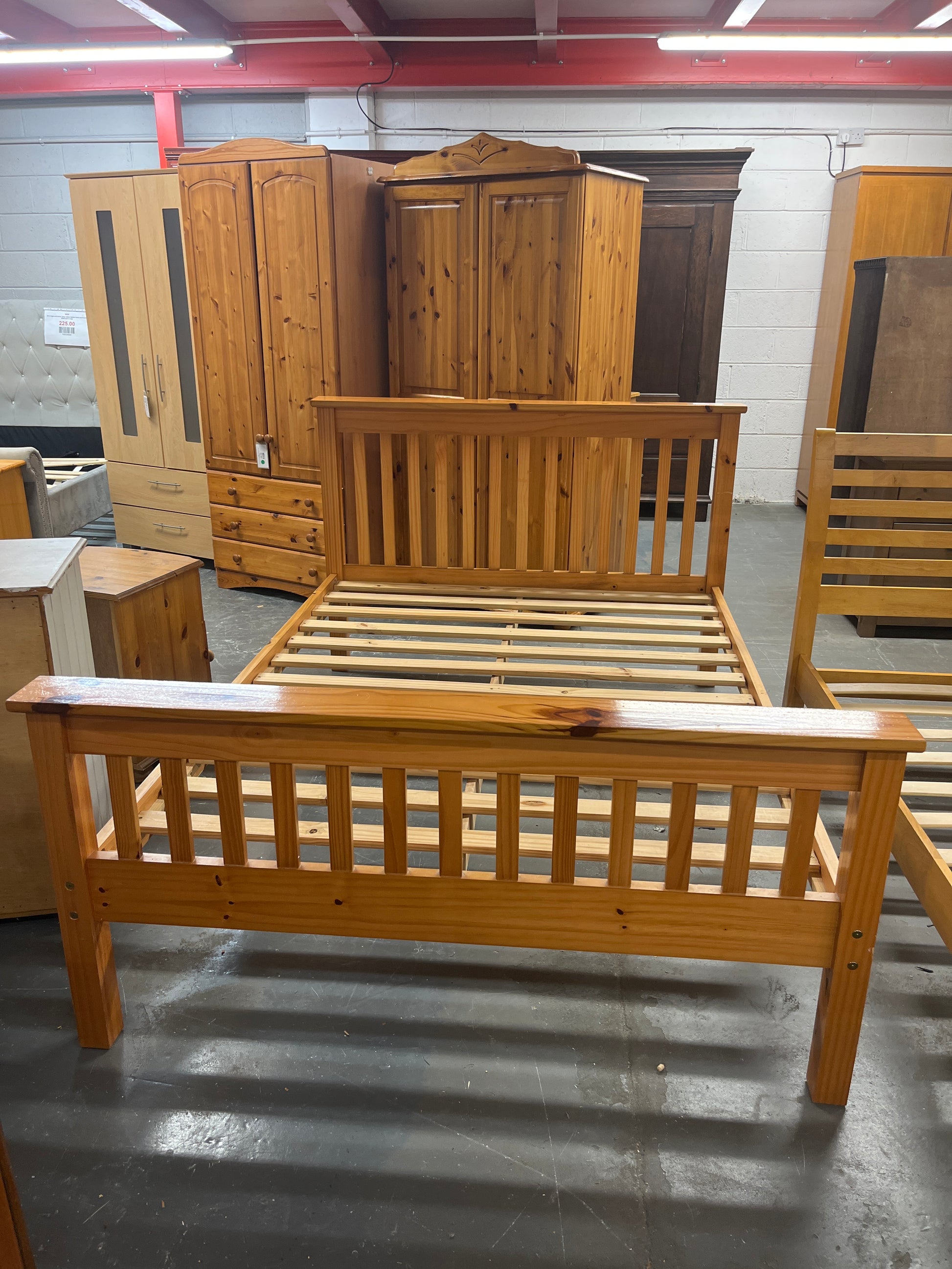 4ft 6 high end solid pine bed frame 2226