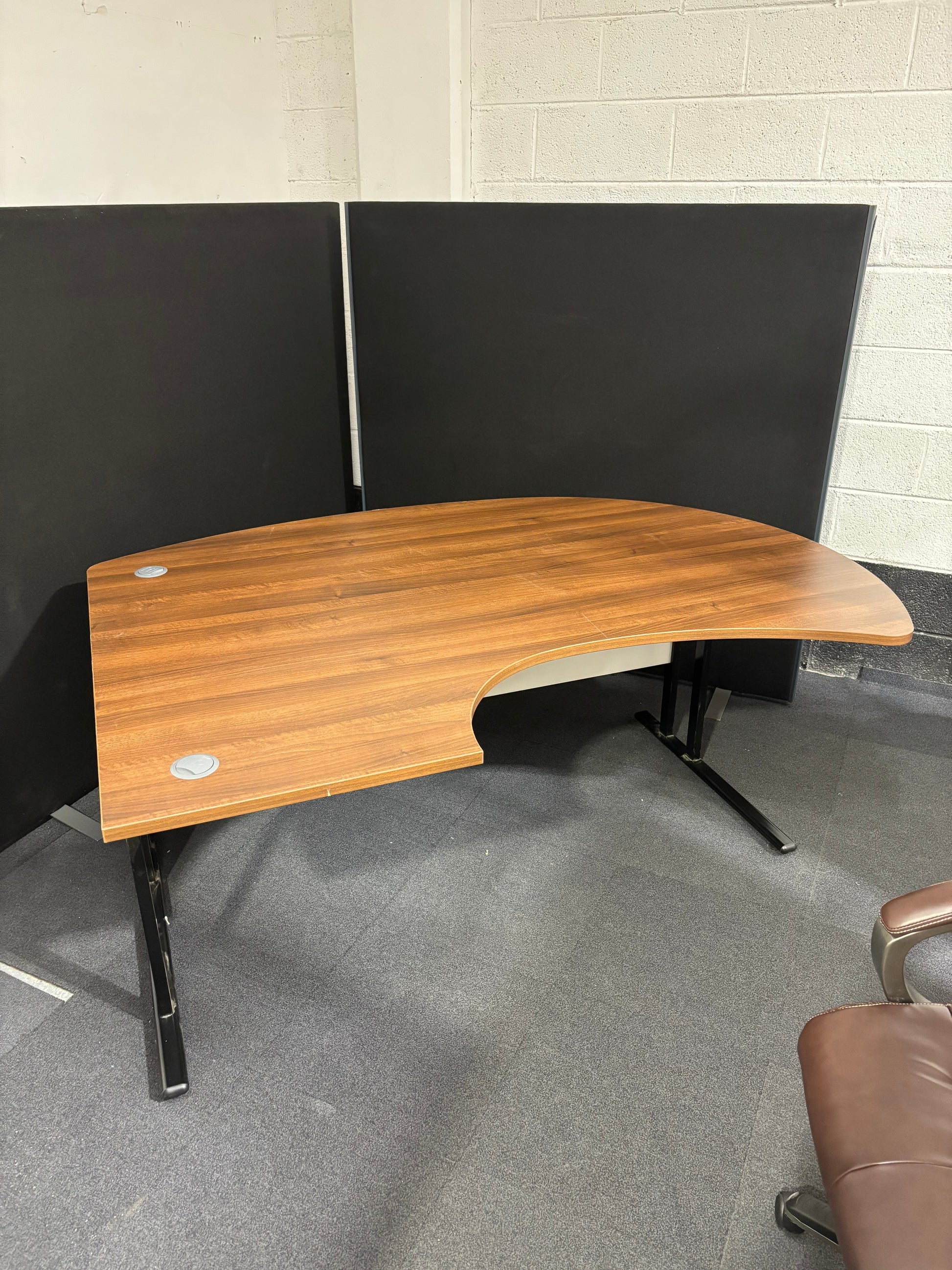 Executive bow fronted radial desk, left hand (1800mm x 1700mm)