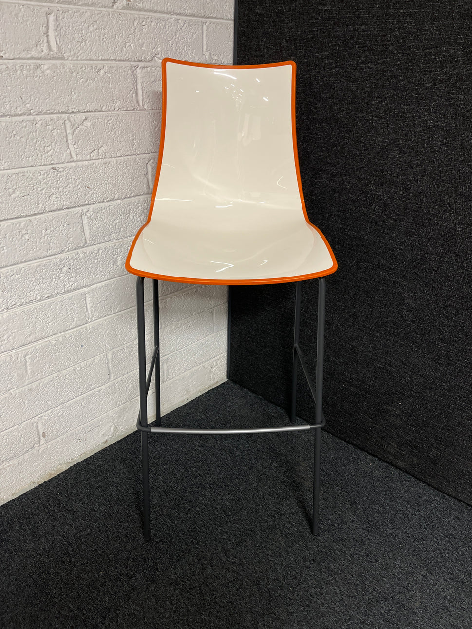 Gecko shell dining stool with anthracite, white or chrome legs - choice of colours