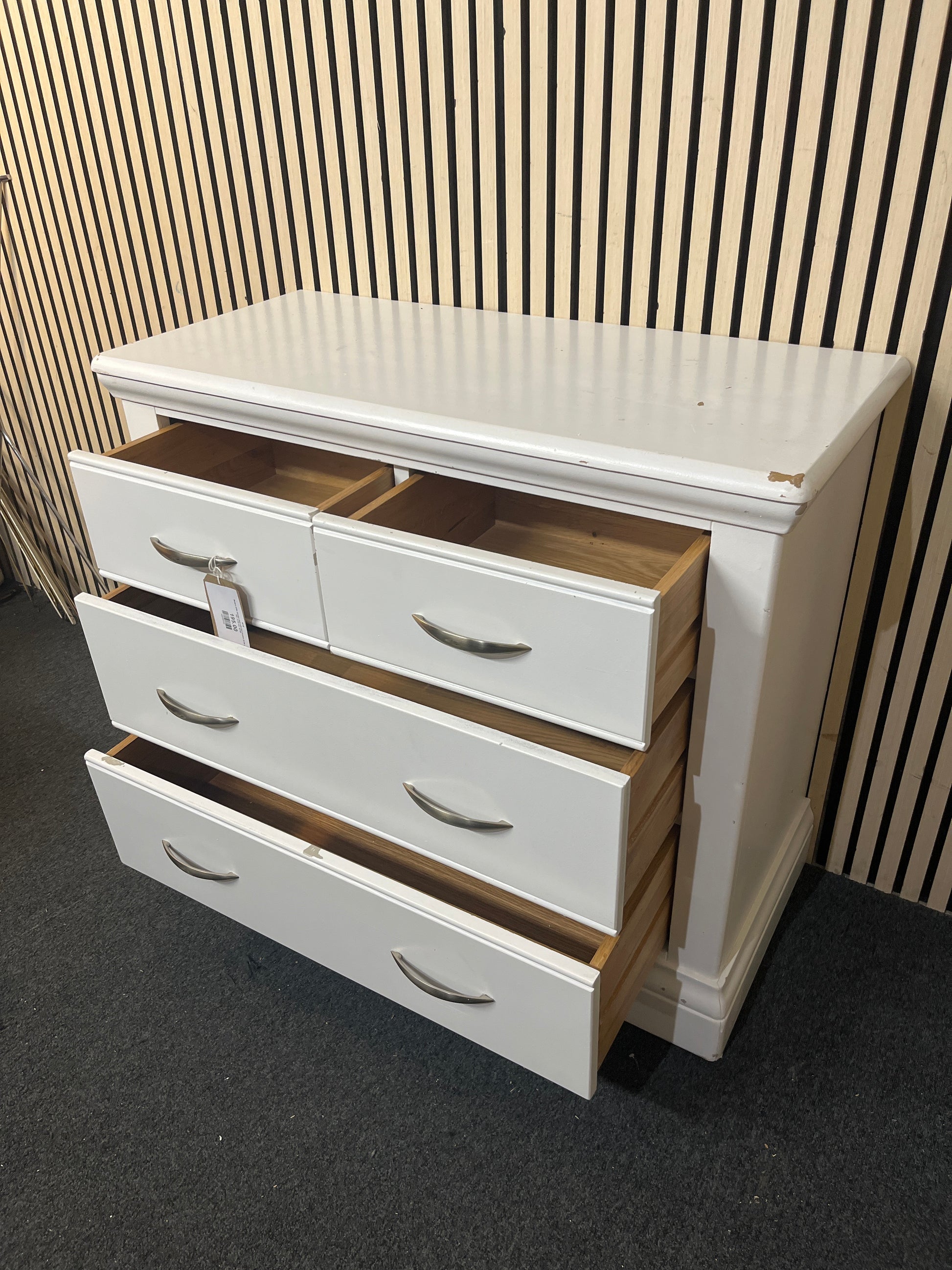 Modern white wooden chest with four drawers (H 80 x W 102 x D 45 cm) 44148