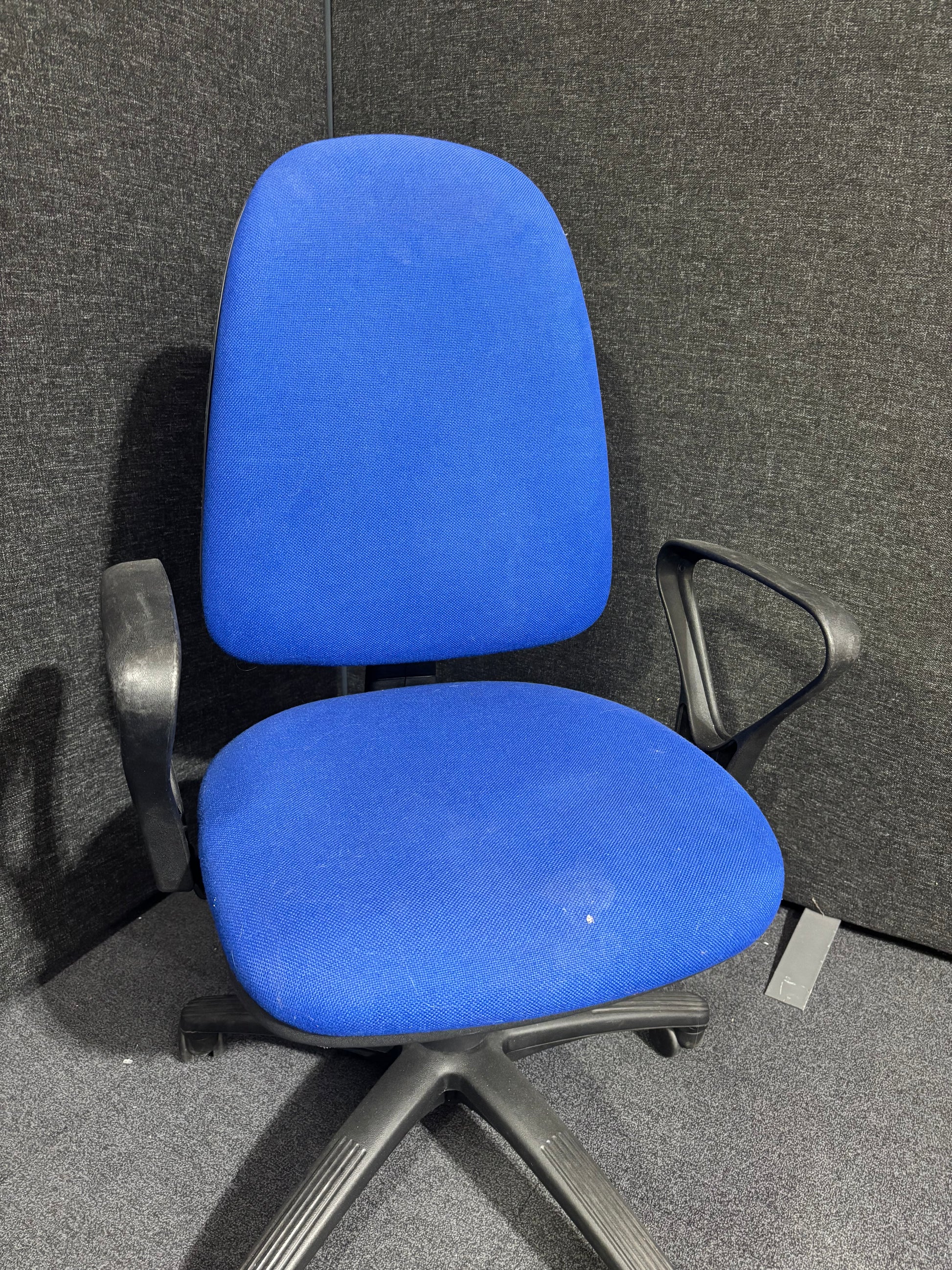 Secondhand mixed fabric swivel chair with arms and height adjustable seat