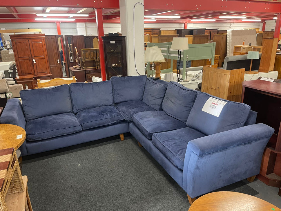 Large sectional dark blue velour fabric corner suite 3325
300cm on the longest section x 296cm shortest corner
