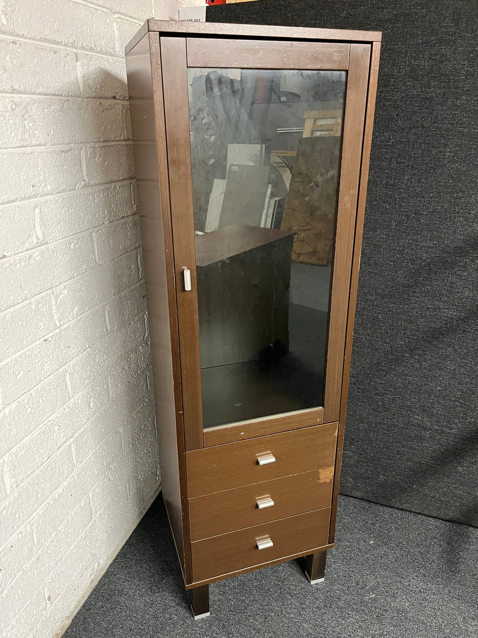 Tall mahogany laminate display cabinate with 3 drawers (H 164 x W 50 x D 42 cm) 2225