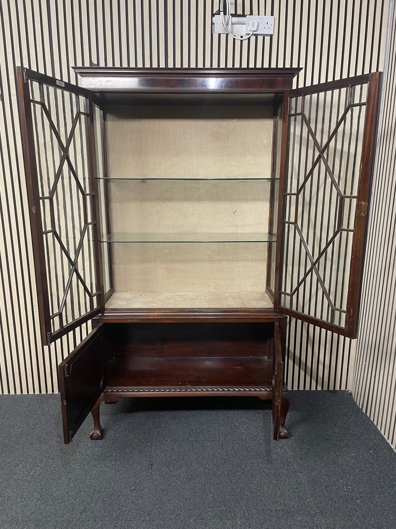 Dark mahogany wall-mounted display cabinet with decorative glazed doors (H 186 x W 100 x D 40 cm) 44785