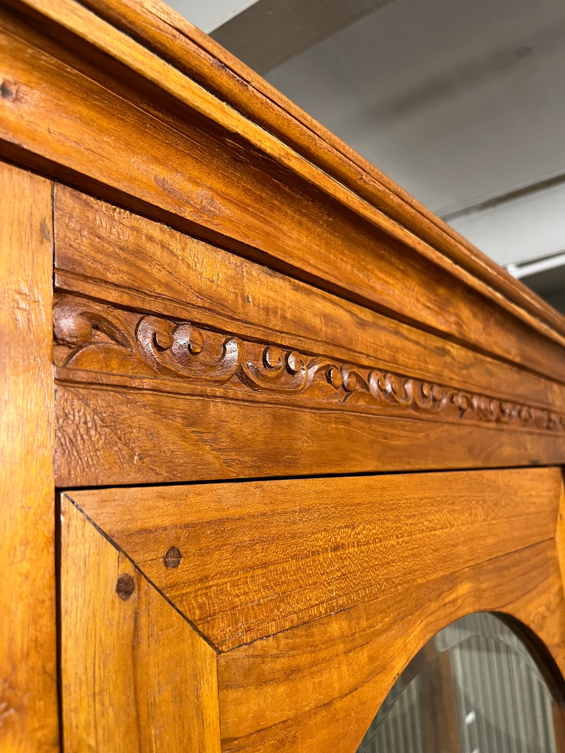 Solid dark wood carved details large 2 glass door 2 drawer display unit, glass missing from 1 door (H 200 x W 122 x D 45 cm) 1325