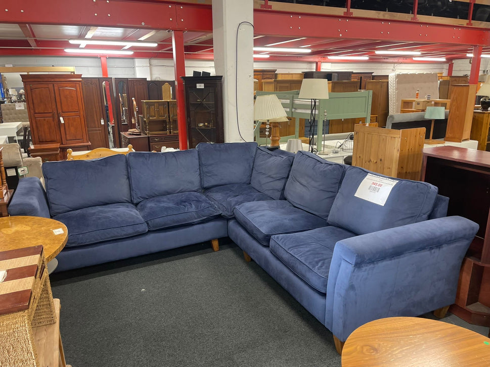Large sectional dark blue velour fabric corner suite 3325
300cm on the longest section x 296cm shortest corner
